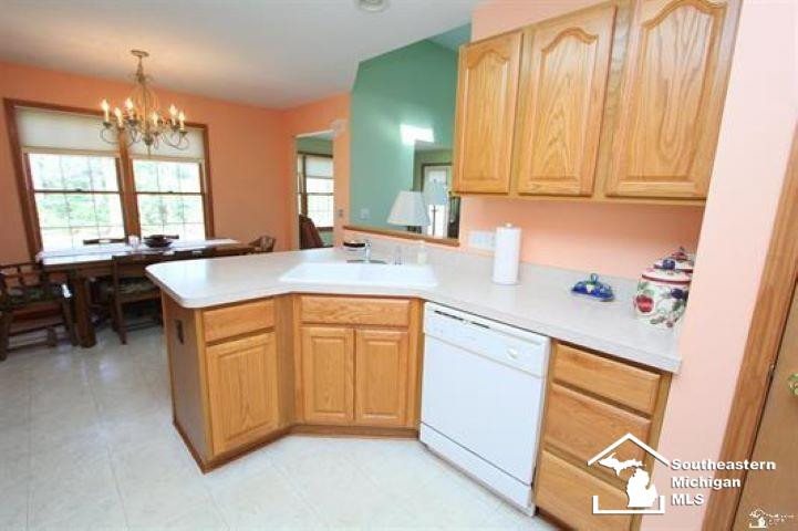 910 Hickory Creek Drive, Temperance, MI 48182 — Photo 11