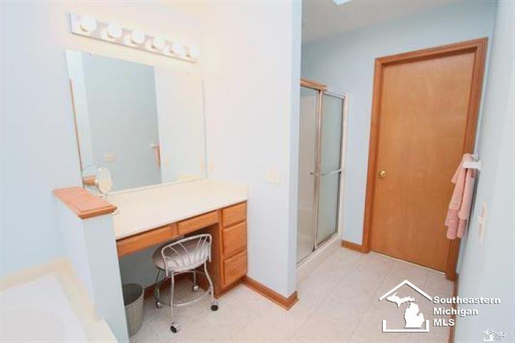 910 Hickory Creek Drive, Temperance, MI 48182 — Photo 15