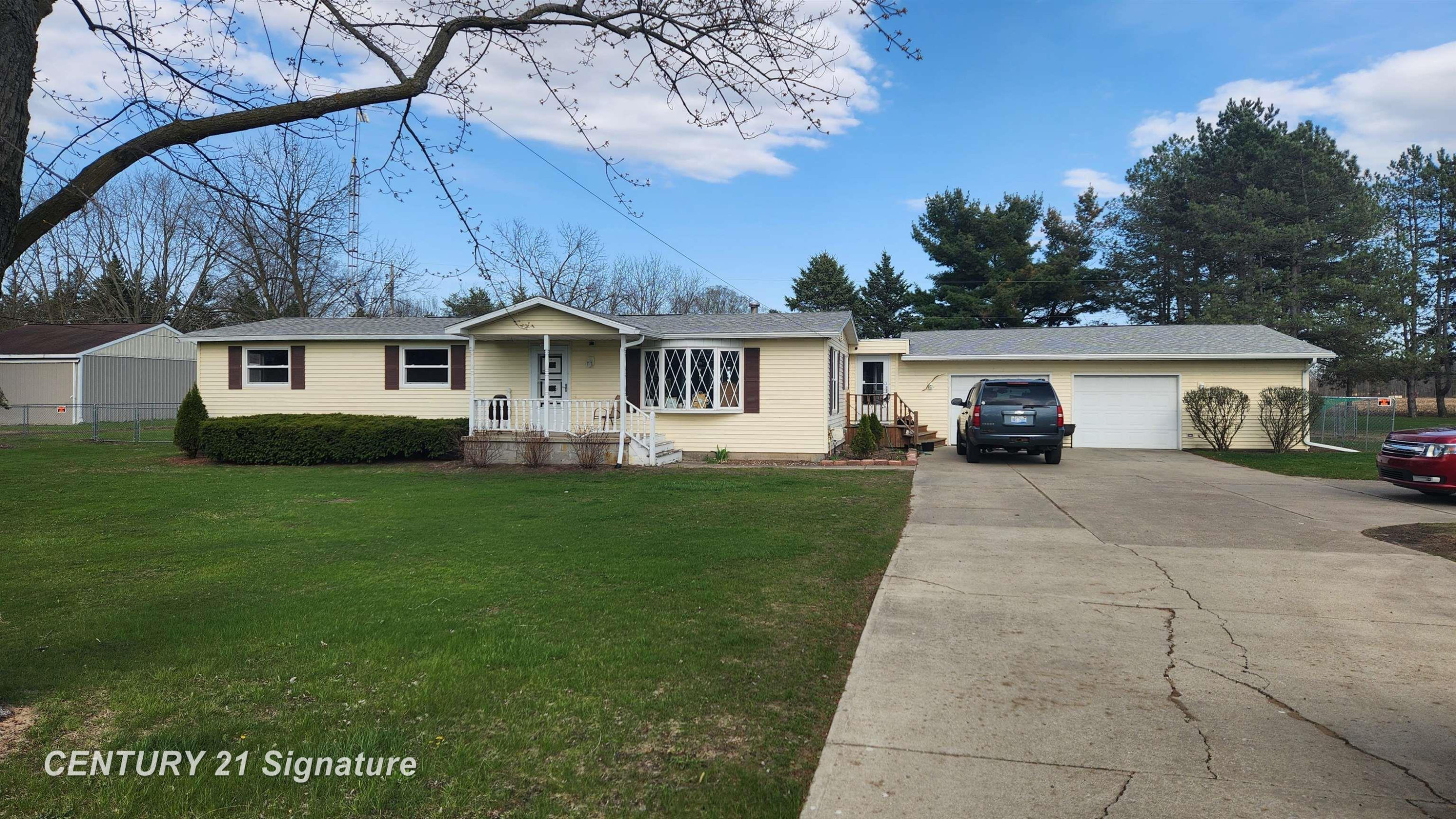 15113 Corunna Road, Chesaning, MI 48616 — front exterior