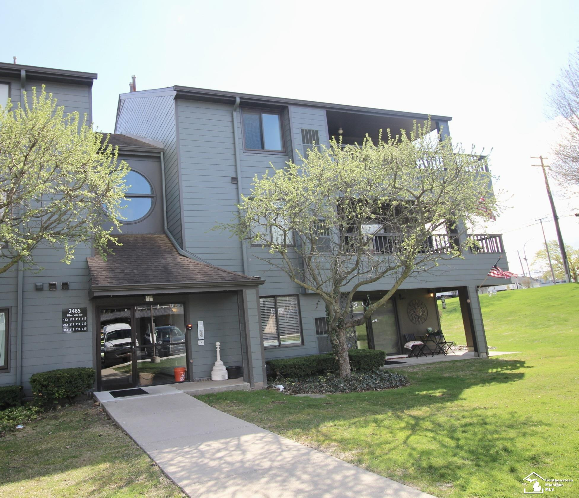 2465 Riverside Drive, 314, Trenton, MI 48183 — Photo 3