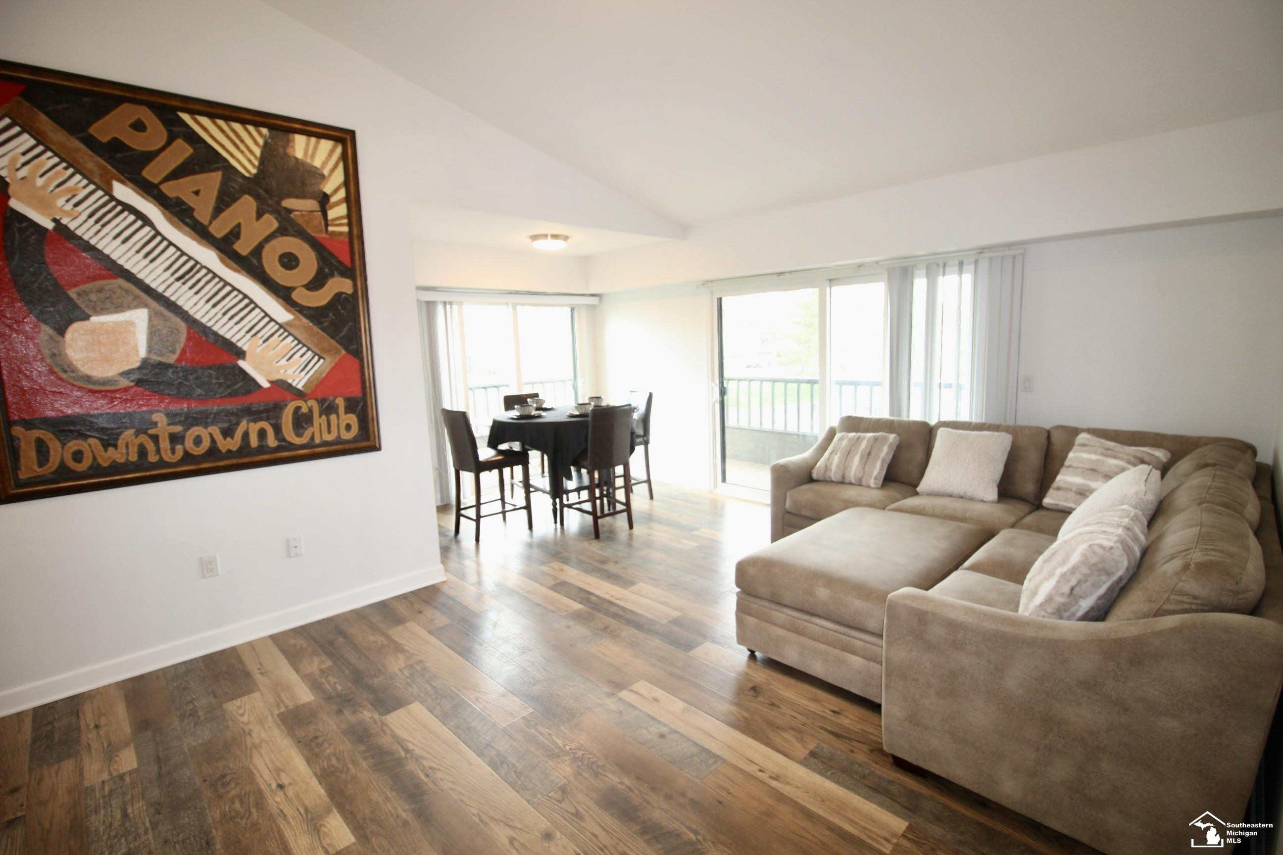 2465 Riverside Drive, 314, Trenton, MI 48183 — Photo 5
