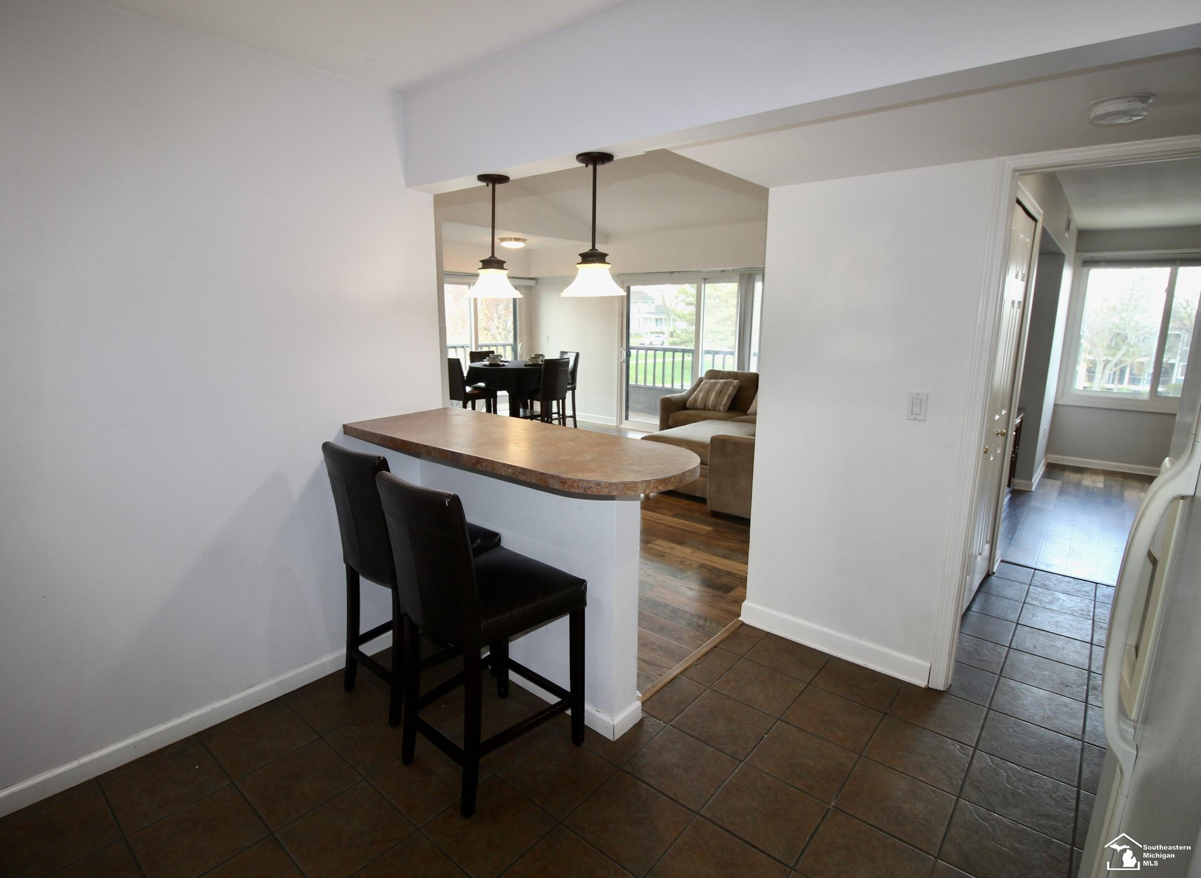 2465 Riverside Drive, 314, Trenton, MI 48183 — Photo 13