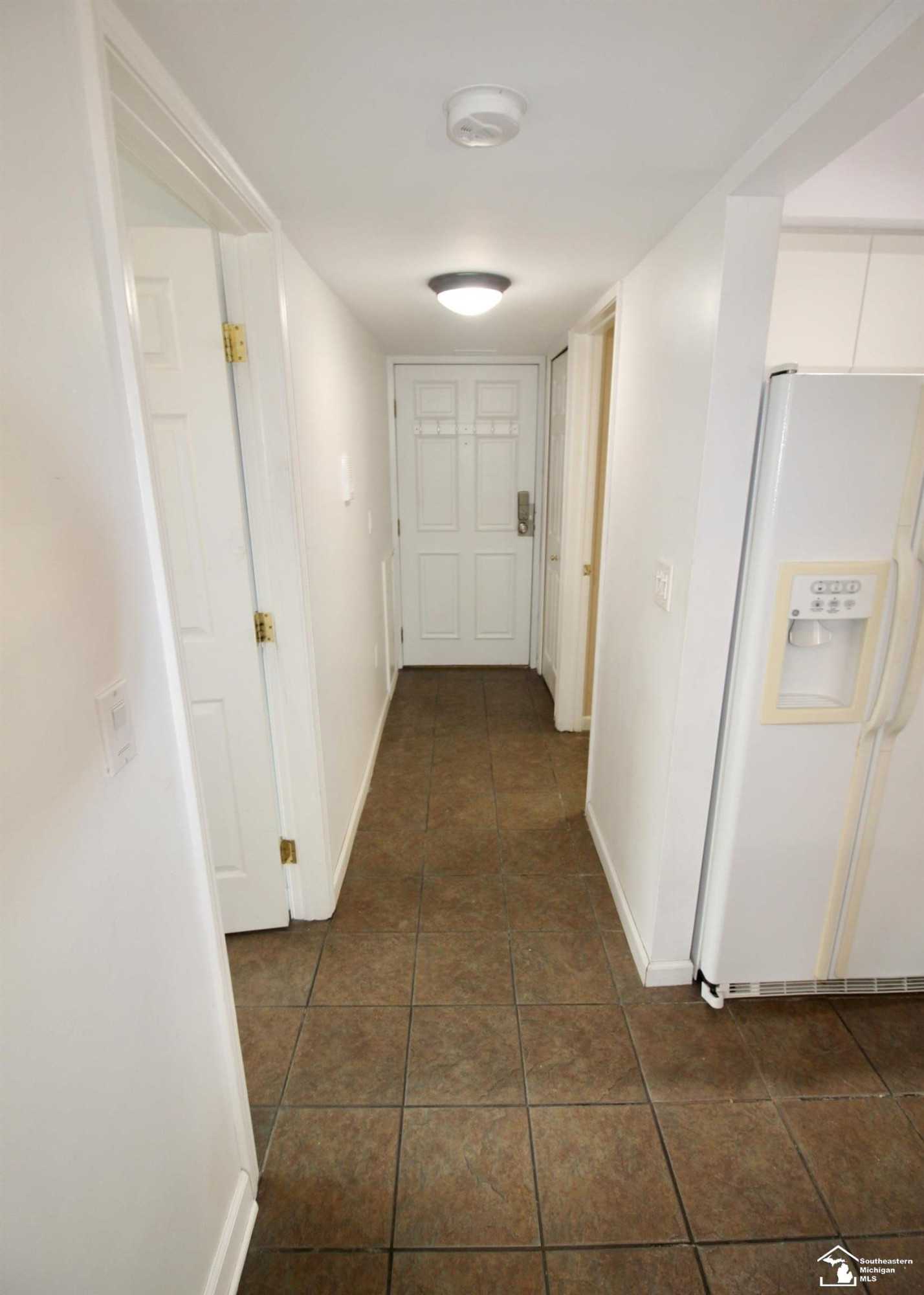 2465 Riverside Drive, 314, Trenton, MI 48183 — Photo 16
