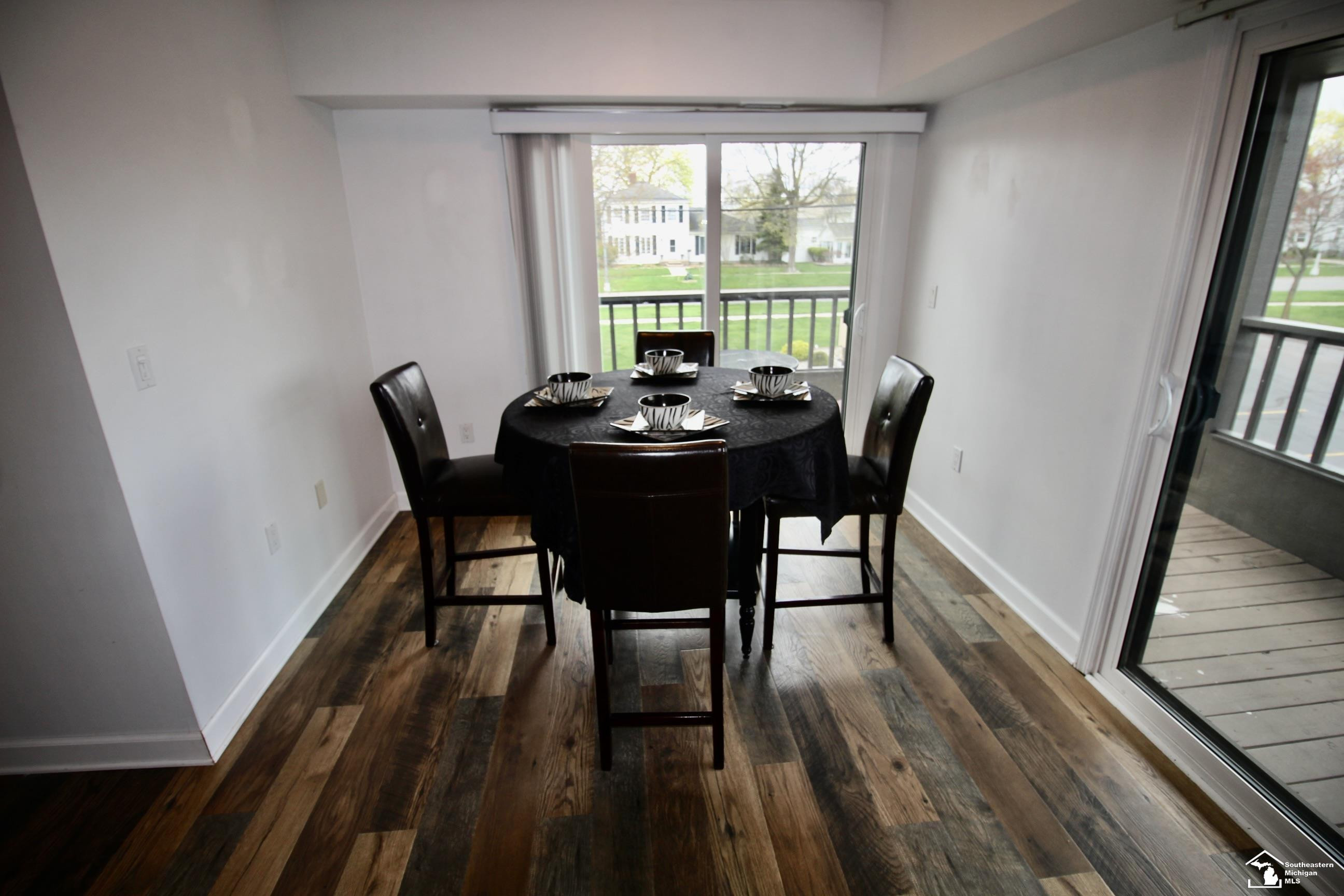 2465 Riverside Drive, 314, Trenton, MI 48183 — Photo 19