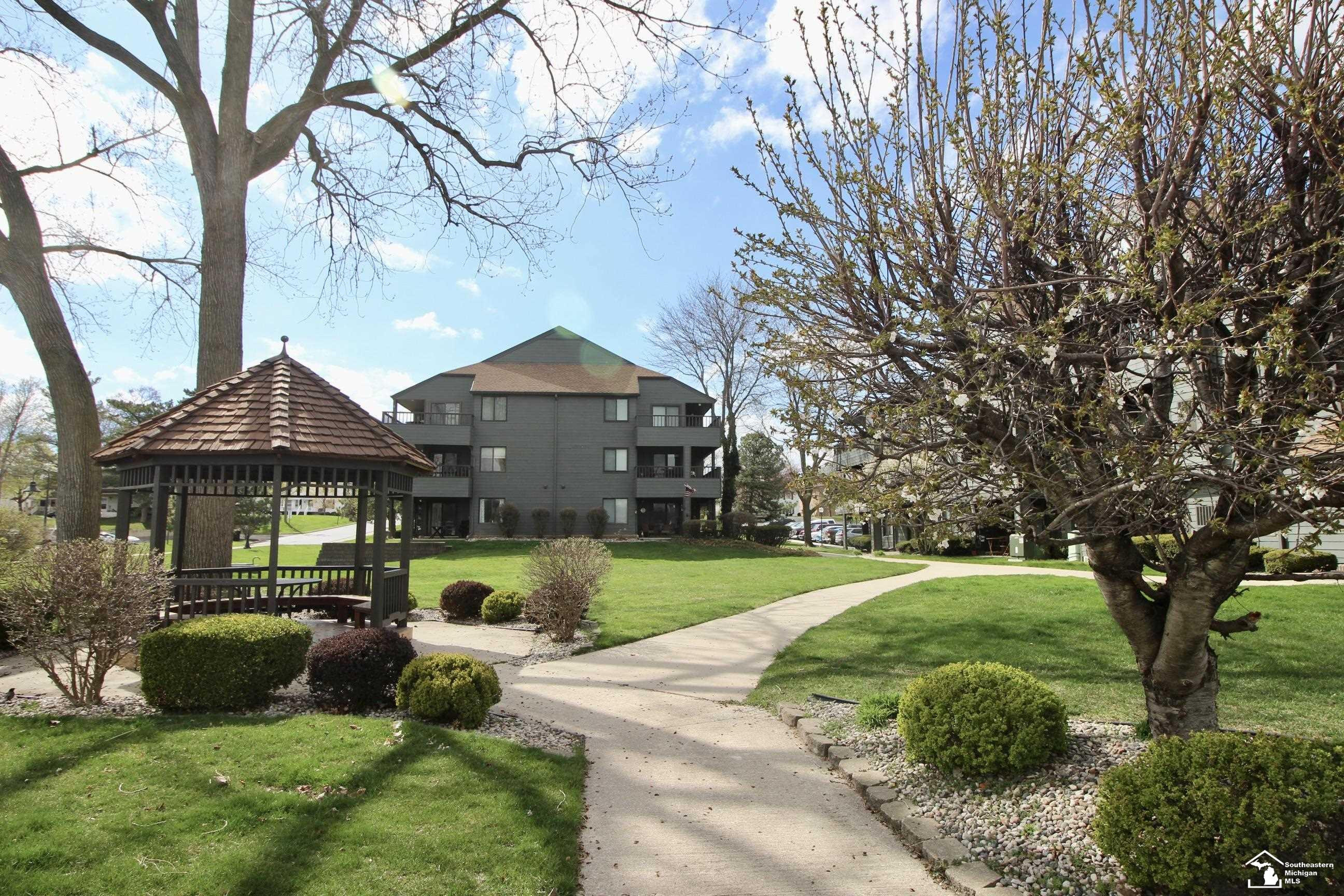 2465 Riverside Drive, 314, Trenton, MI 48183 — Photo 23