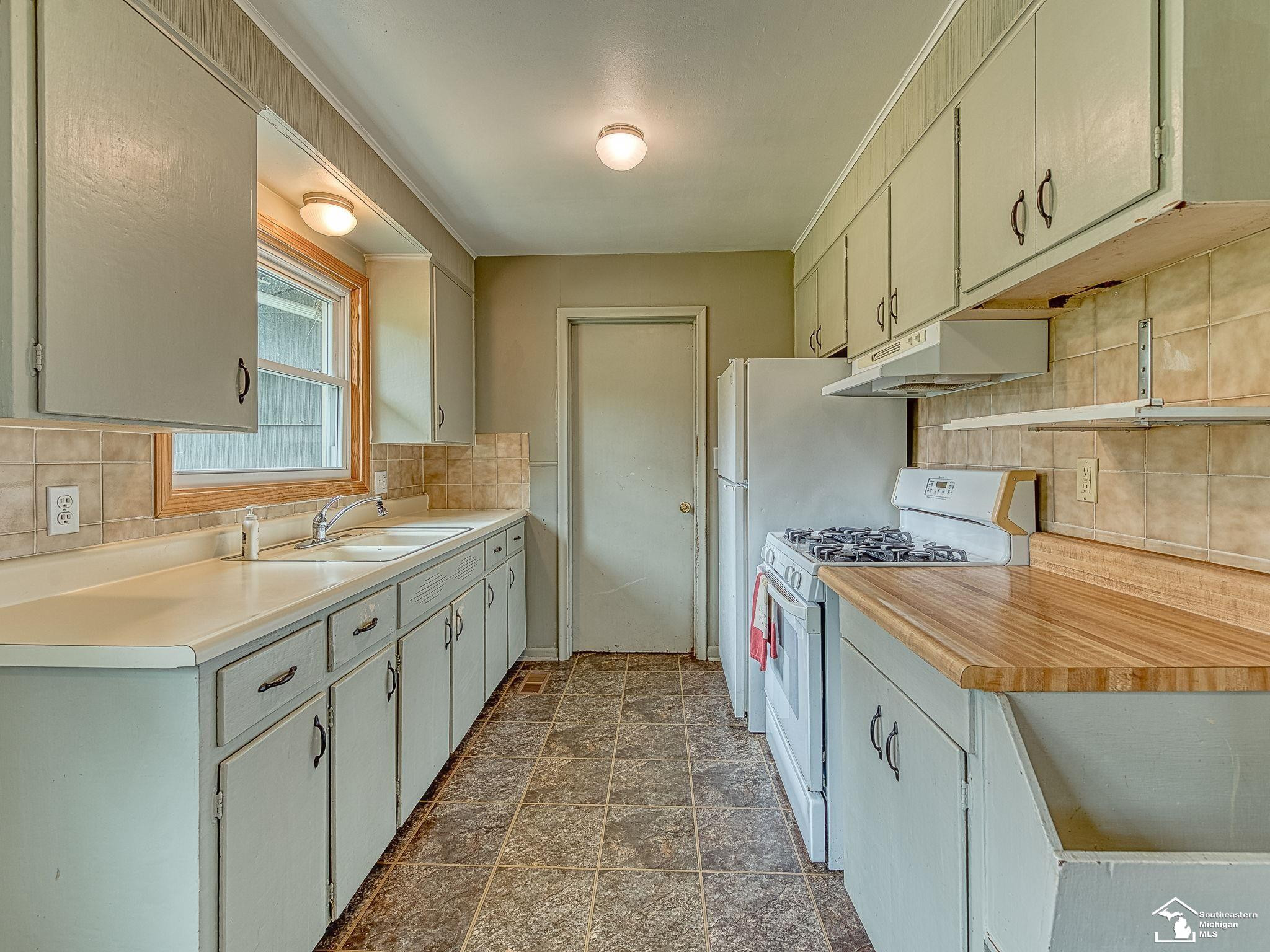 9667 Exeter Road, Carleton, MI 48117 — Photo 9