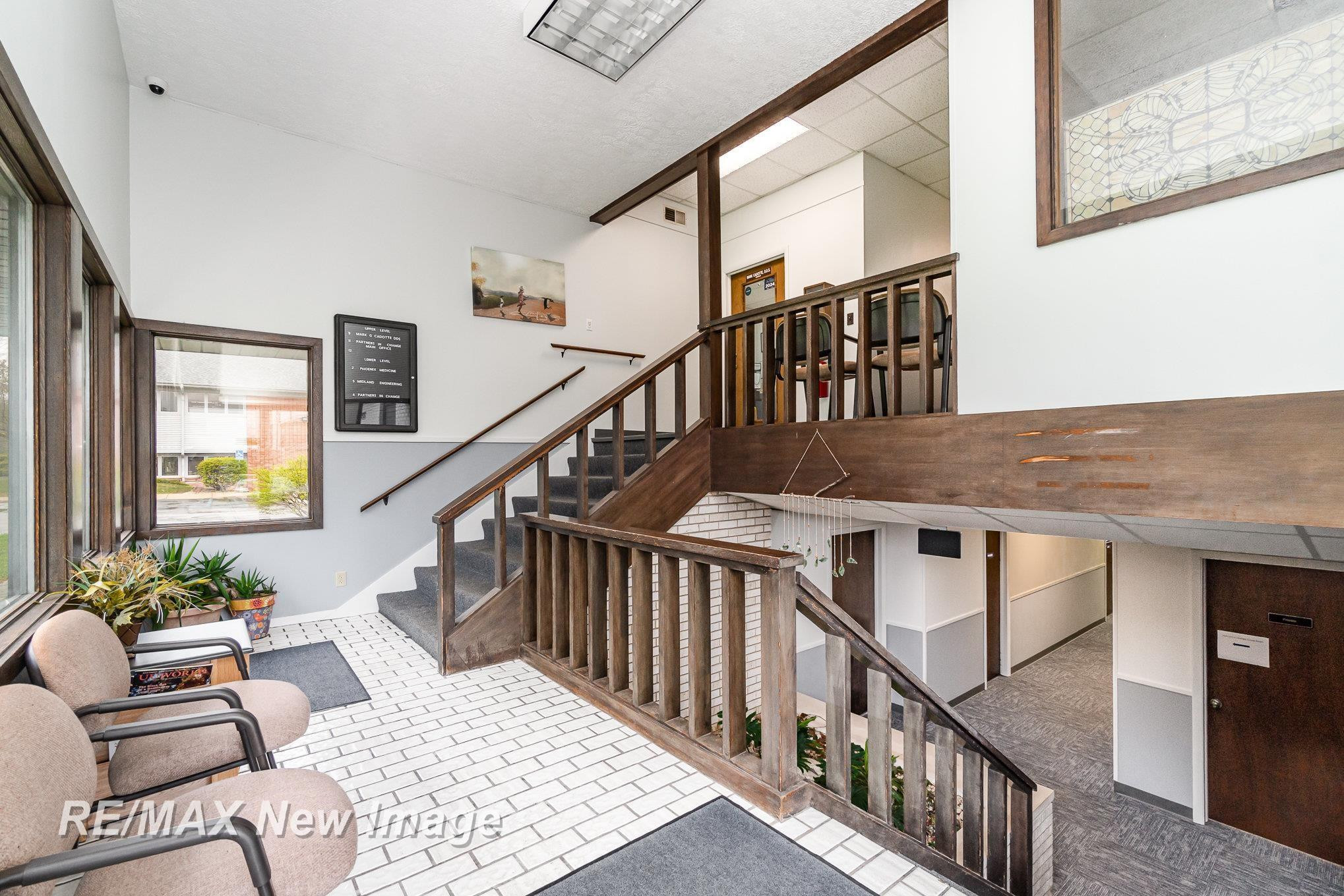 720 W WACKERLY Street, Midland, MI 48640 — Photo 2