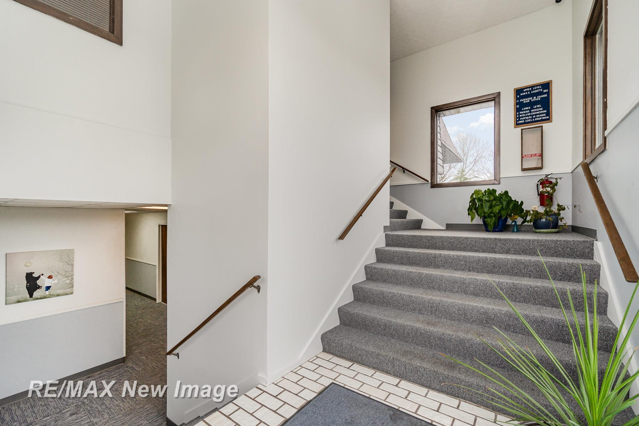 720 W WACKERLY Street, Midland, MI 48640 — Photo 3