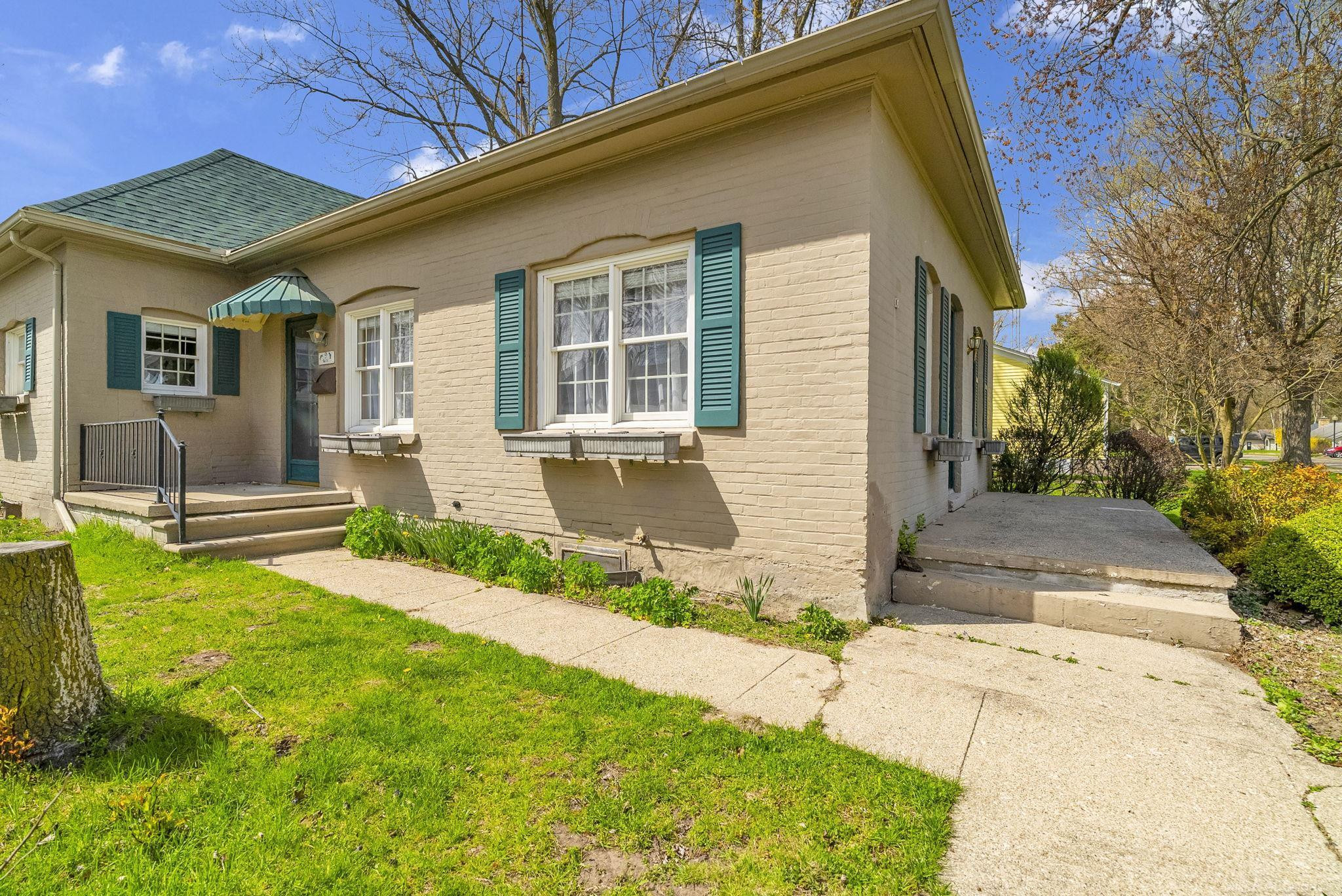 9 Pack Street, Croswell, MI 48422 — front exterior