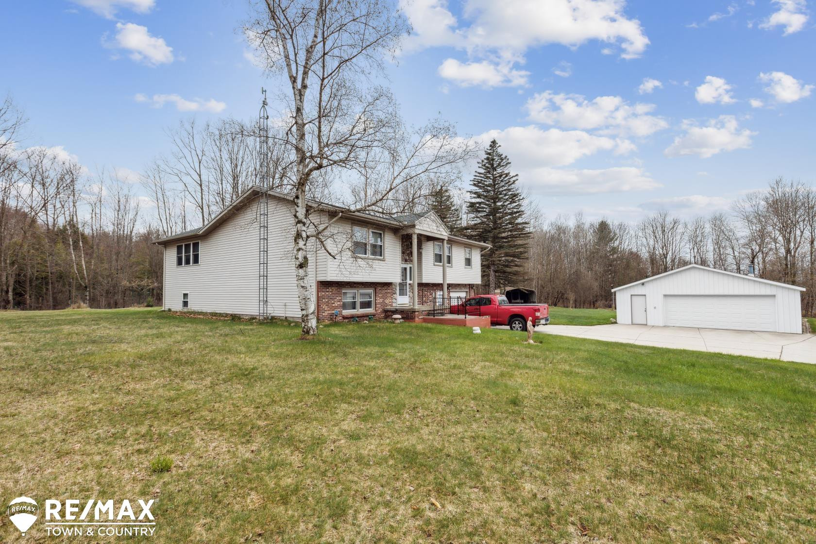 541 Stockwell Road, Harrison, MI 48625 — Photo 2