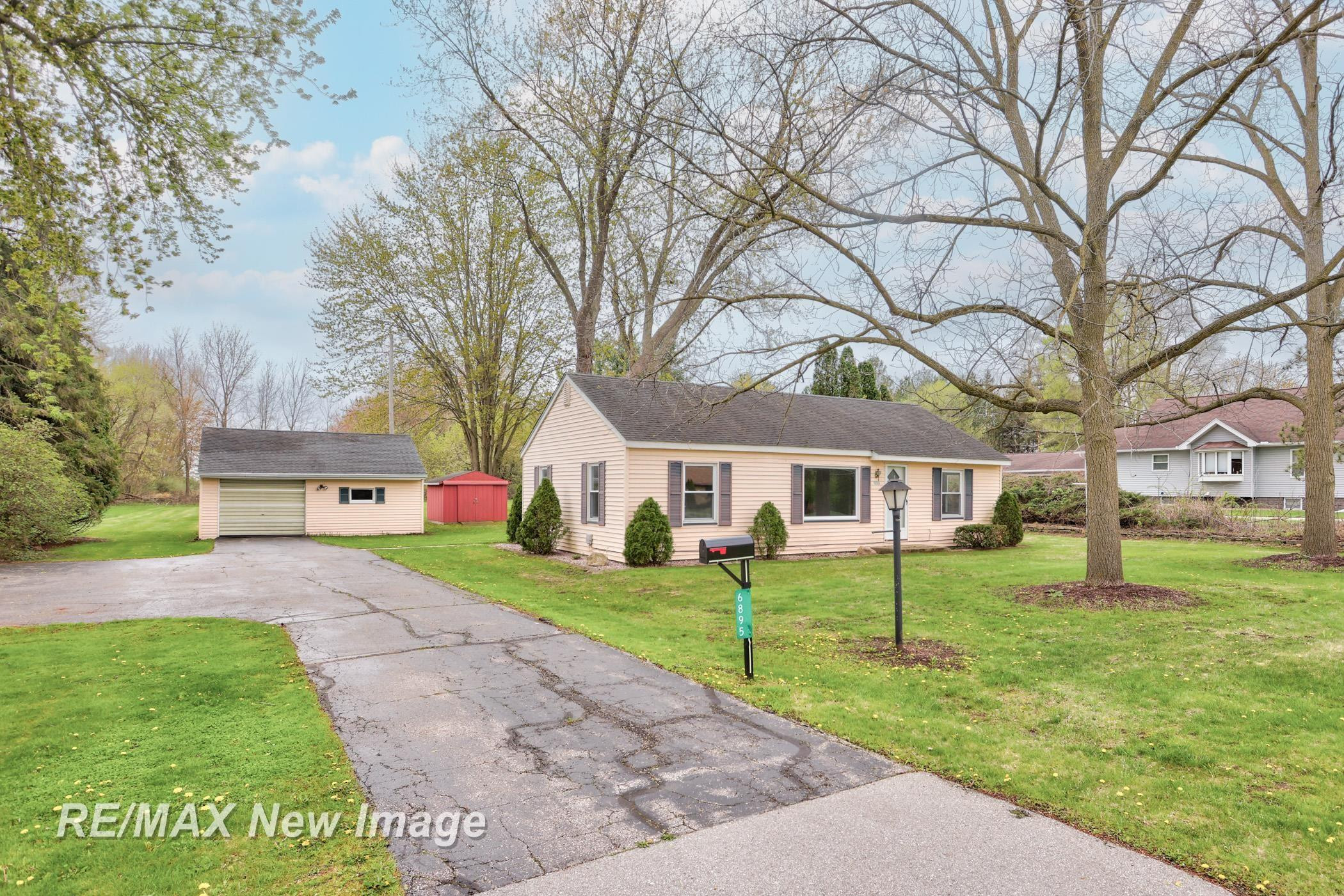 6895 Swan Creek Road, Saginaw, MI 48609 — front exterior