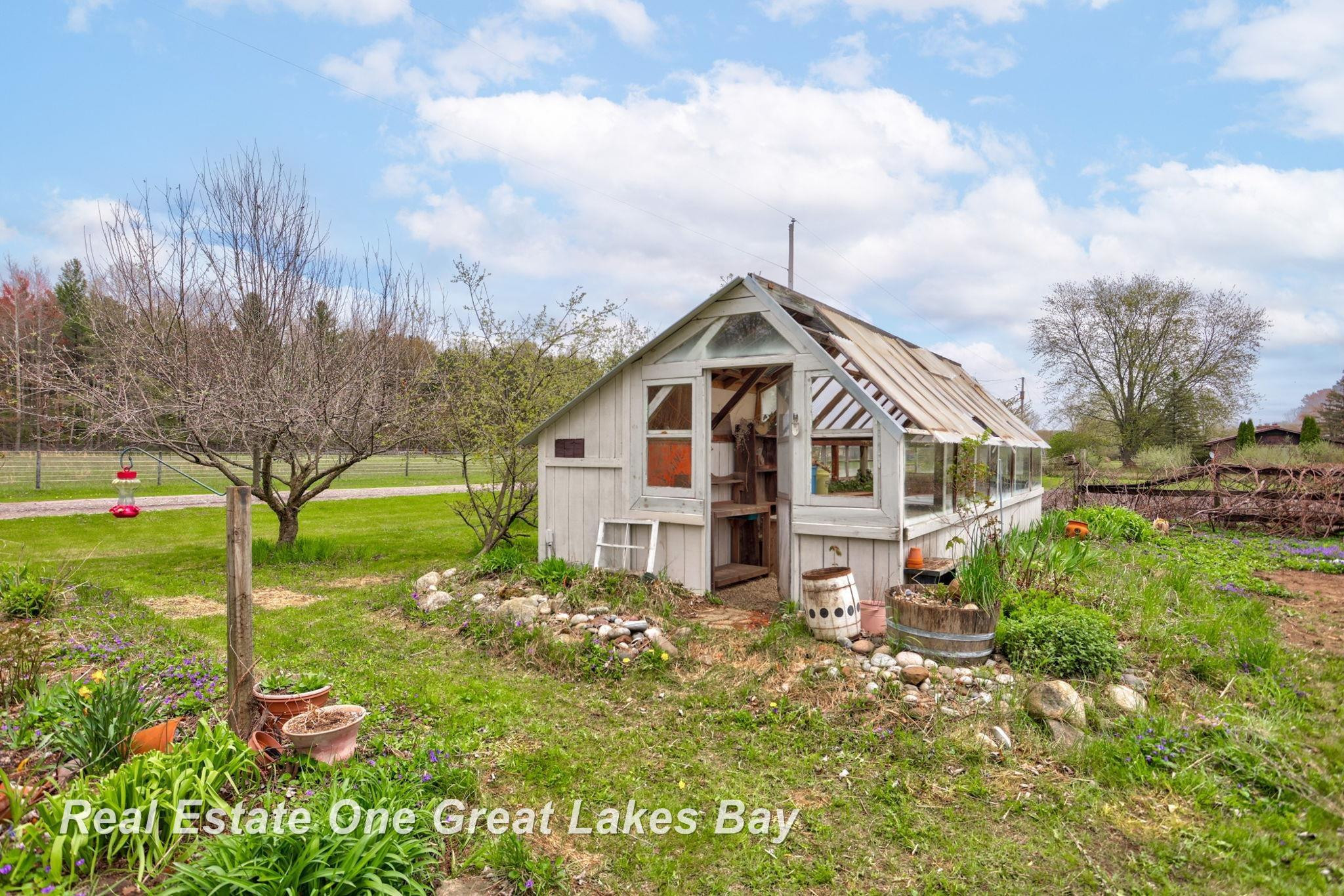 3637 S Brennan Road, Hemlock, MI 48626 — Photo 38