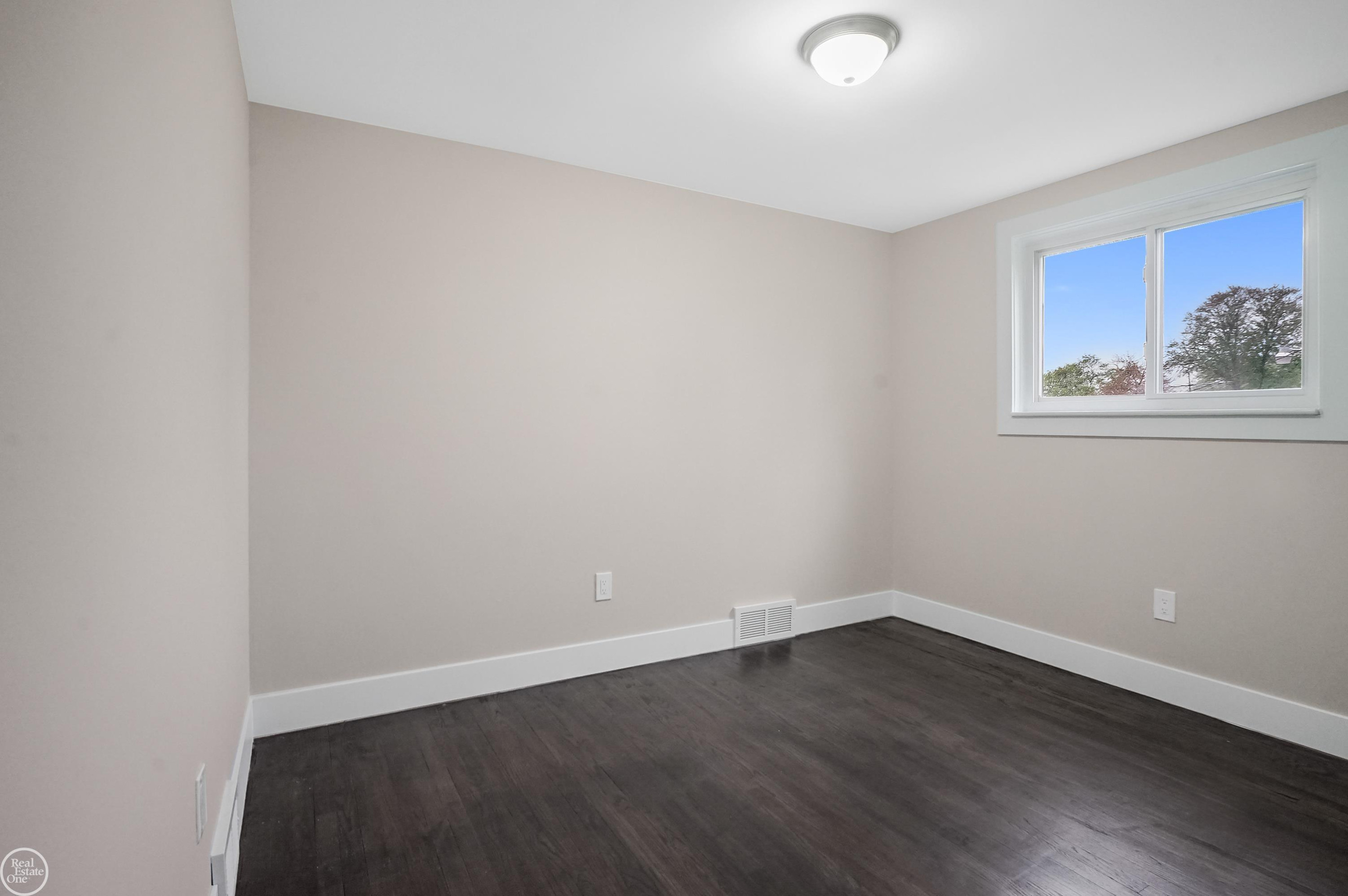 530 Clinton River Drive, Mount Clemens, MI 48043 — Photo 13