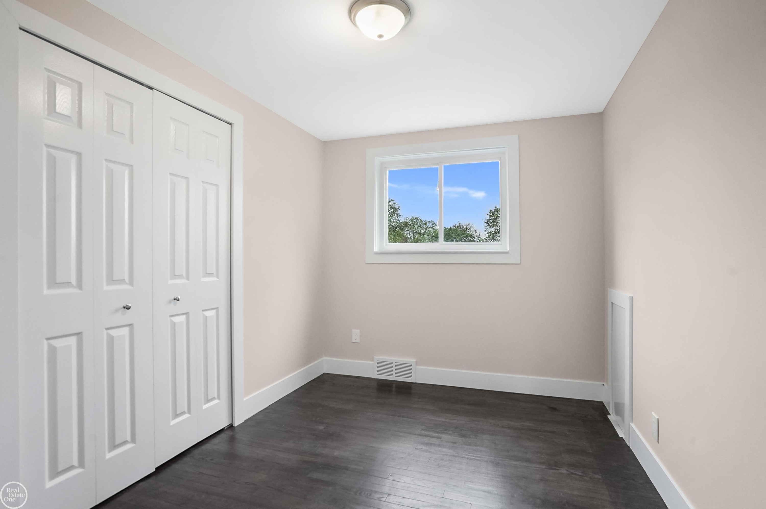 530 Clinton River Drive, Mount Clemens, MI 48043 — Photo 16