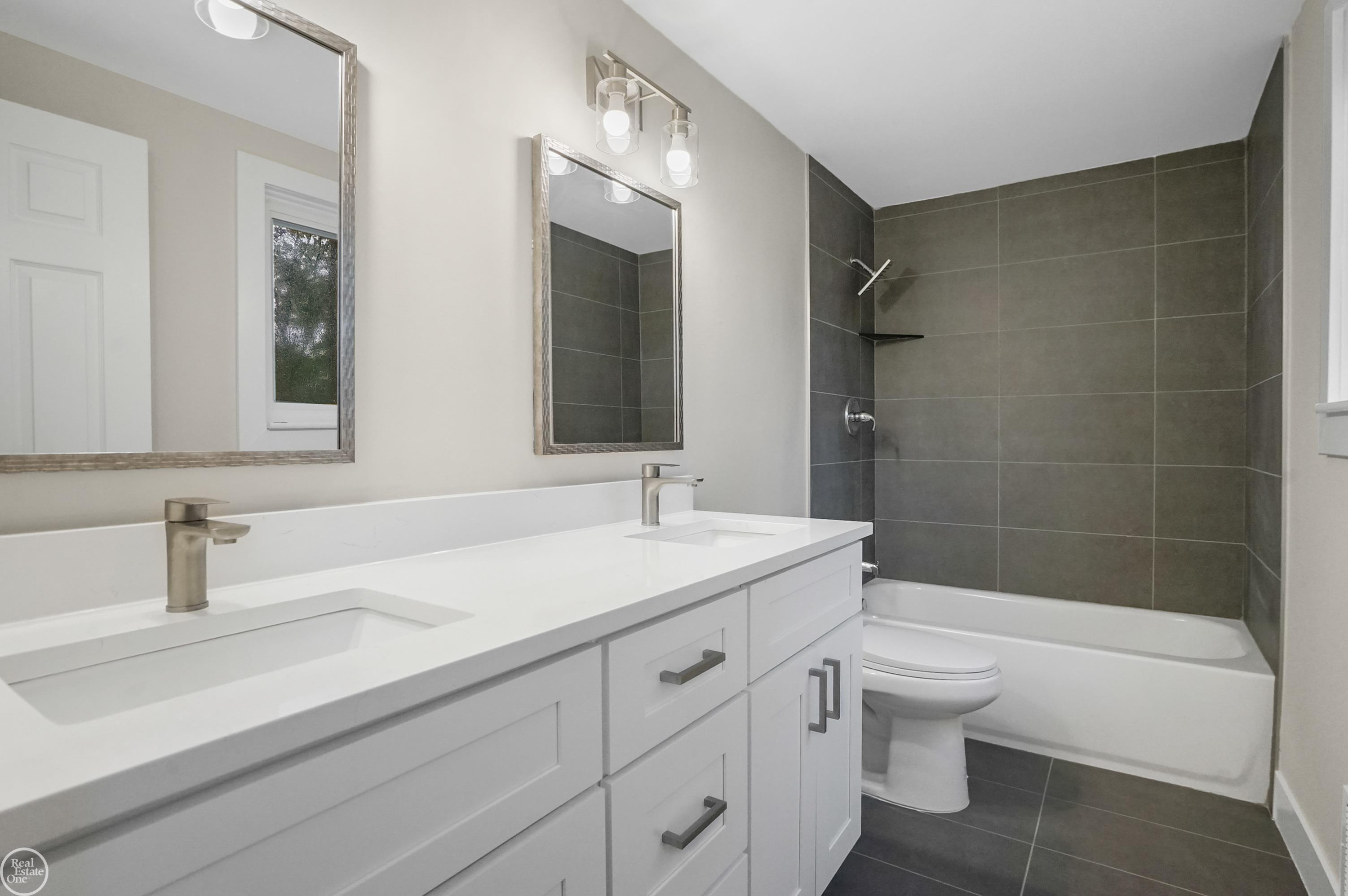 530 Clinton River Drive, Mount Clemens, MI 48043 — Photo 17