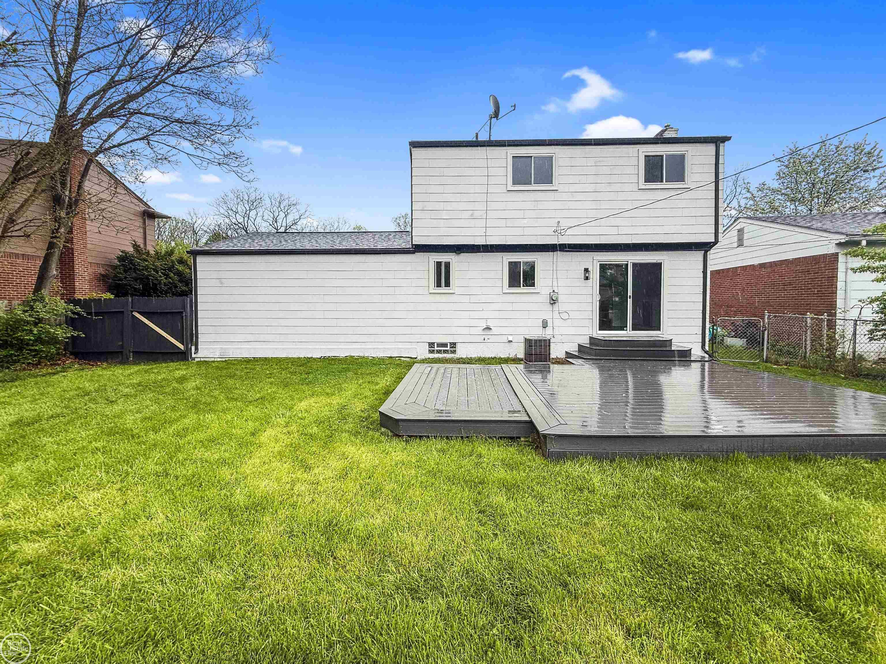 530 Clinton River Drive, Mount Clemens, MI 48043 — Photo 22