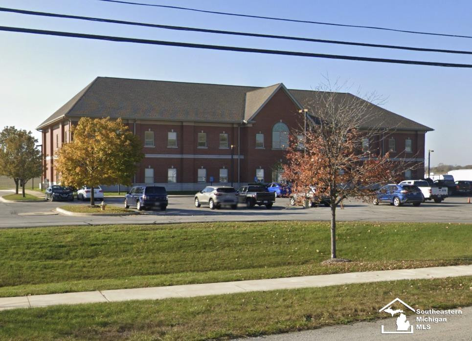 7825 N Dixie Highway, Unit 300, Newport, MI 48166