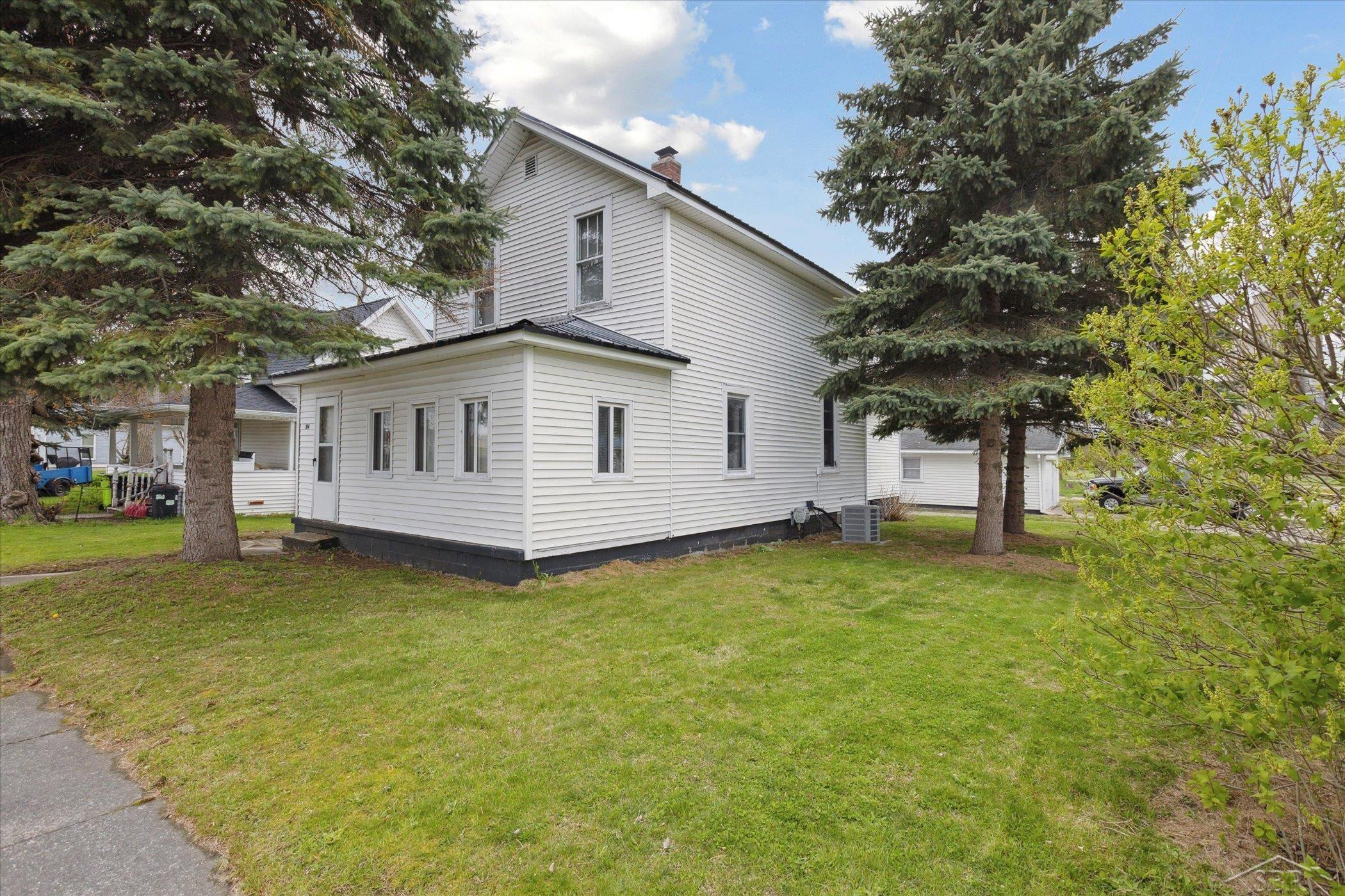 104 S Manitou Street, Pinconning, MI 48650 — front exterior