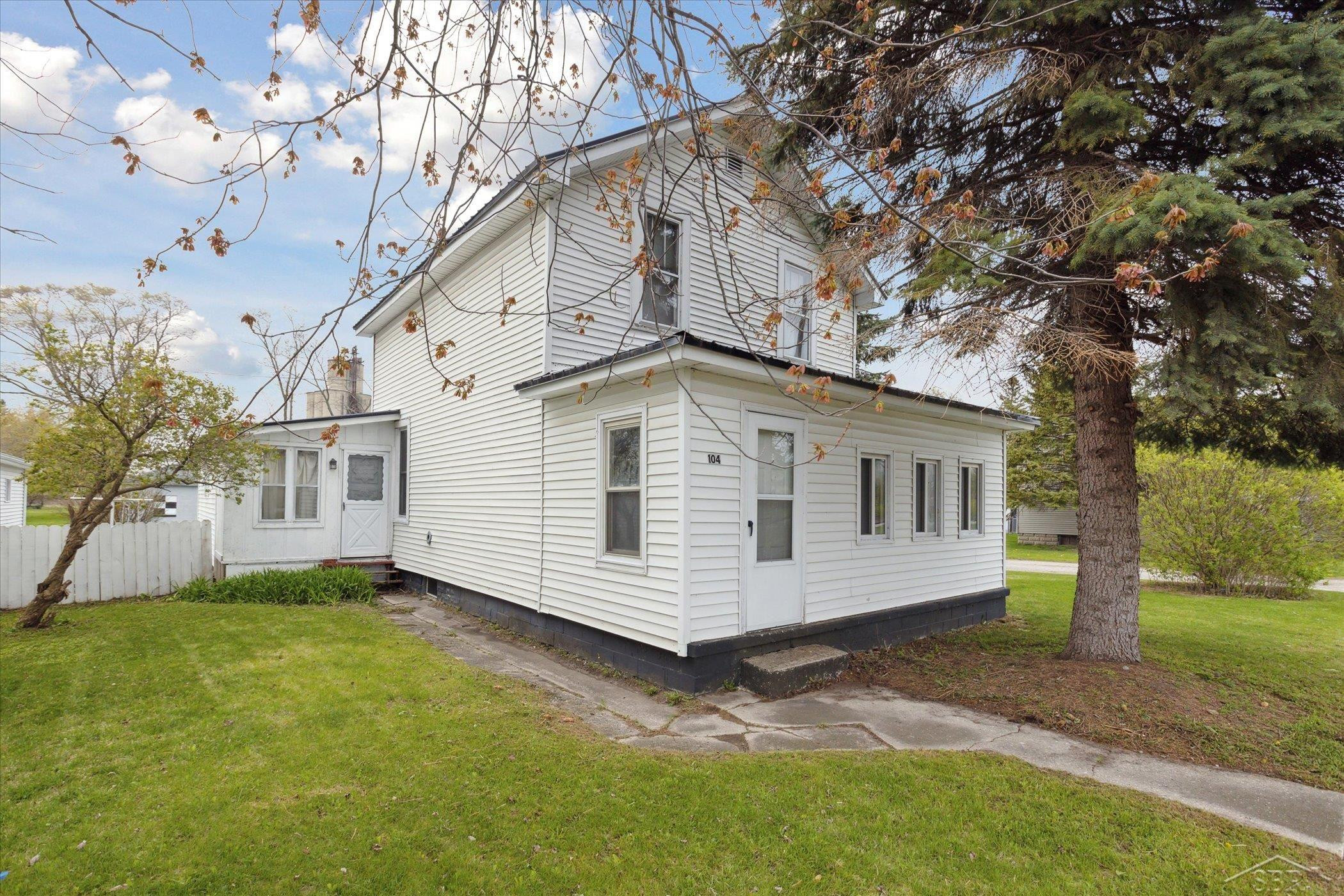 104 S Manitou Street, Pinconning, MI 48650 — Photo 3
