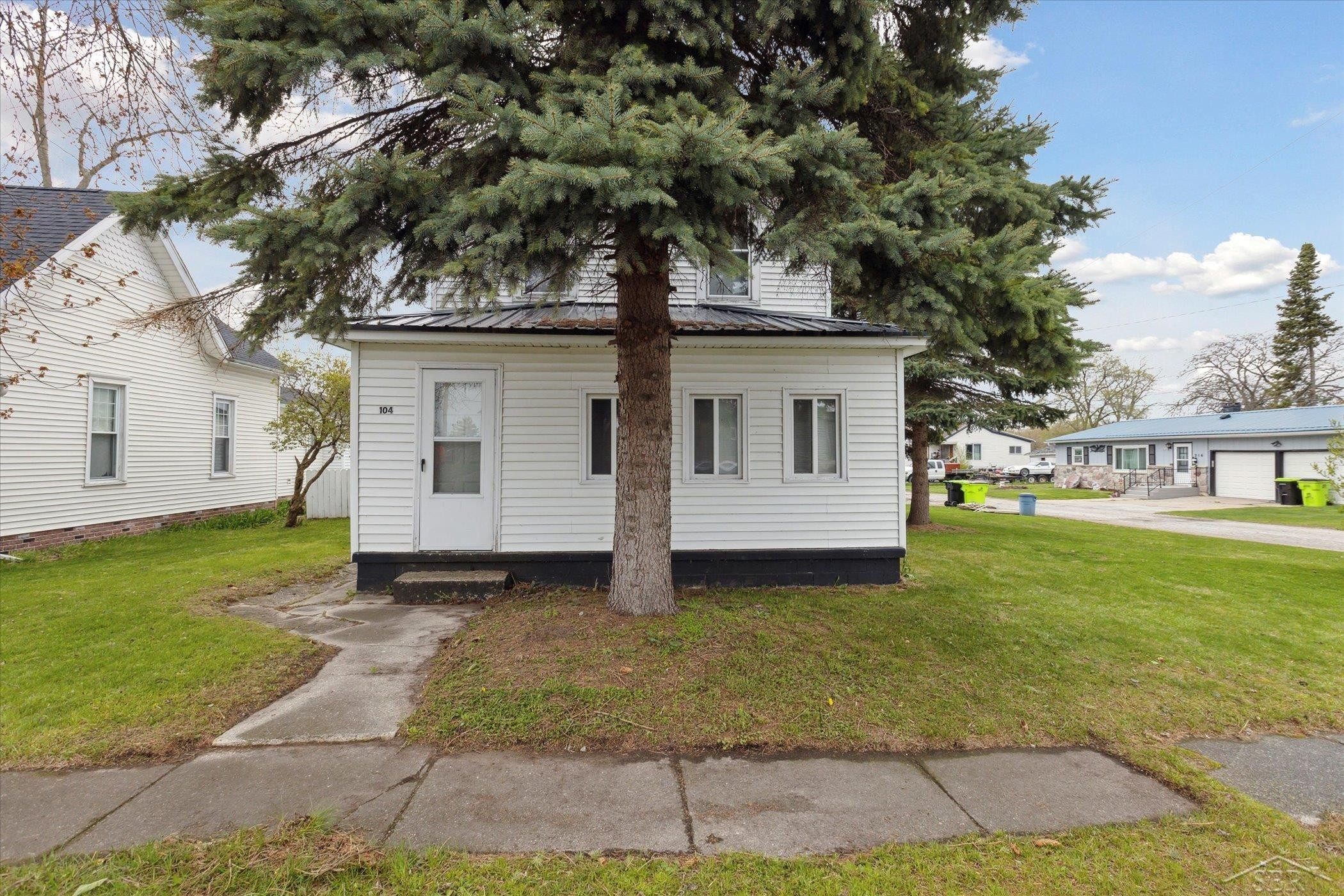 104 S Manitou Street, Pinconning, MI 48650 — Photo 4