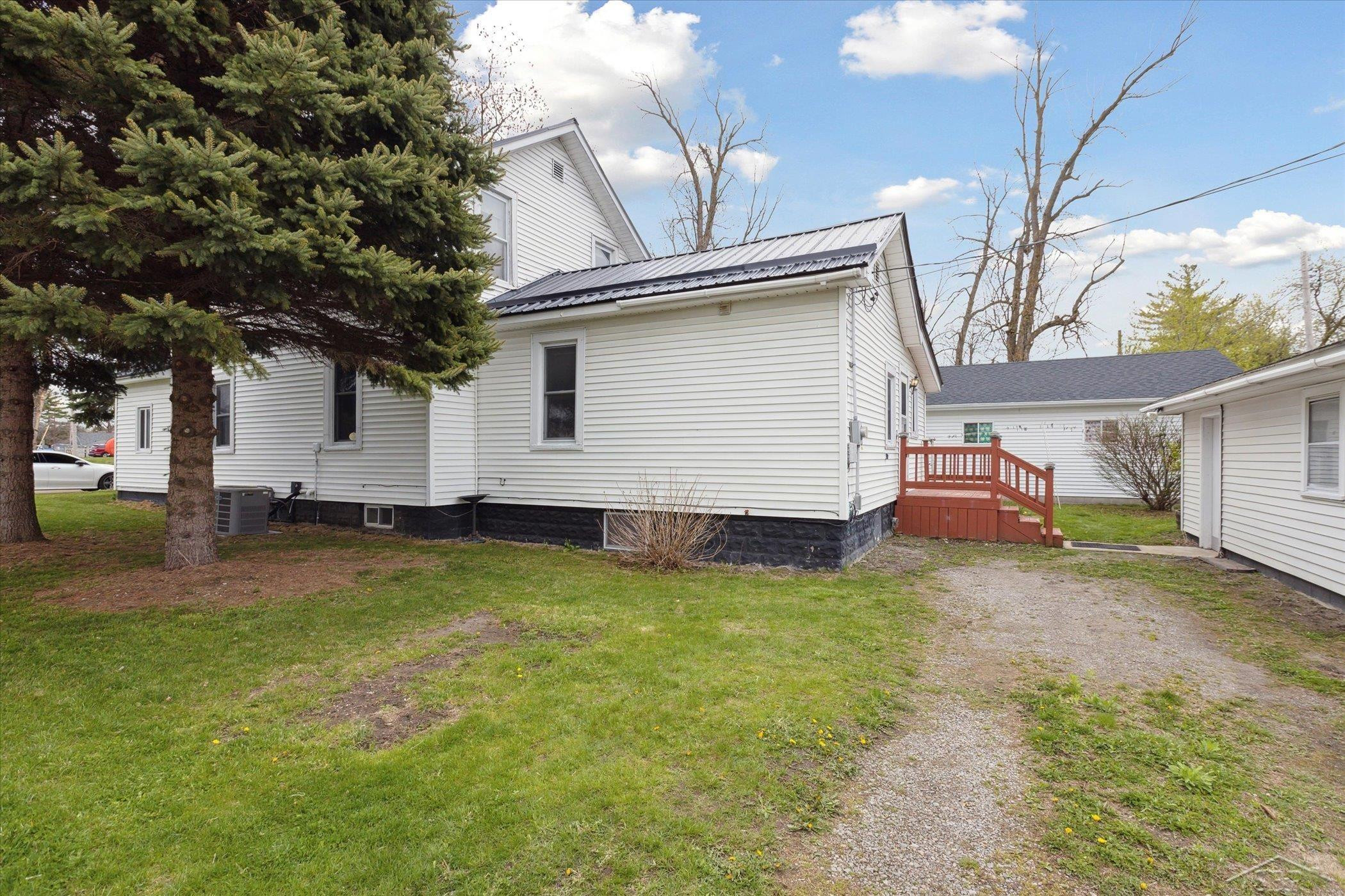 104 S Manitou Street, Pinconning, MI 48650 — Photo 23