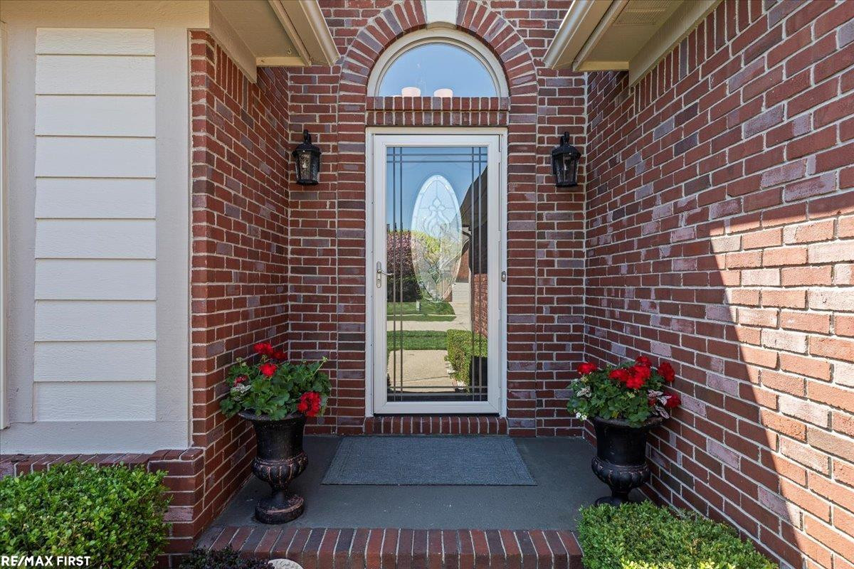 46709 Covington Drive, Macomb, MI 48044 — Photo 4