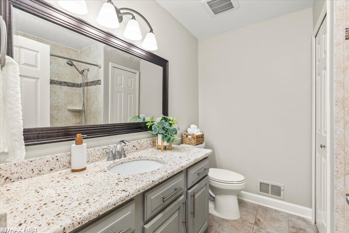 46709 Covington Drive, Macomb, MI 48044 — Photo 12