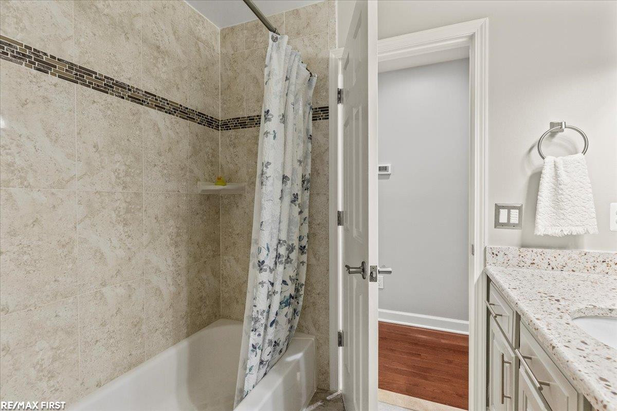 46709 Covington Drive, Macomb, MI 48044 — Photo 13
