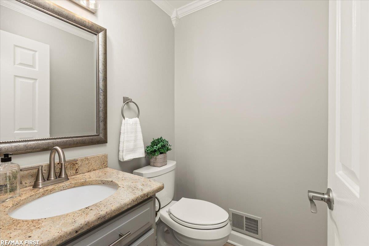 46709 Covington Drive, Macomb, MI 48044 — Photo 31