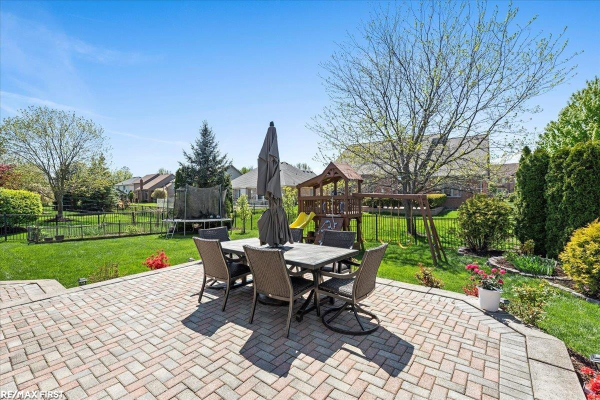 46709 Covington Drive, Macomb, MI 48044 — Photo 41