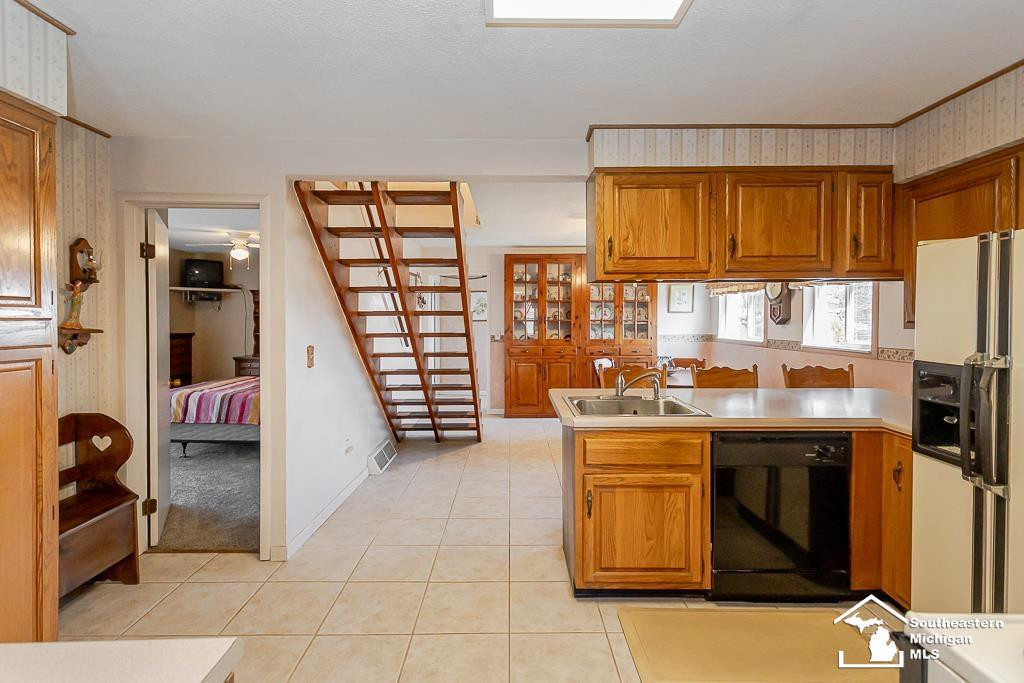 7109 iroquois Drive, Erie, MI — Photo 16