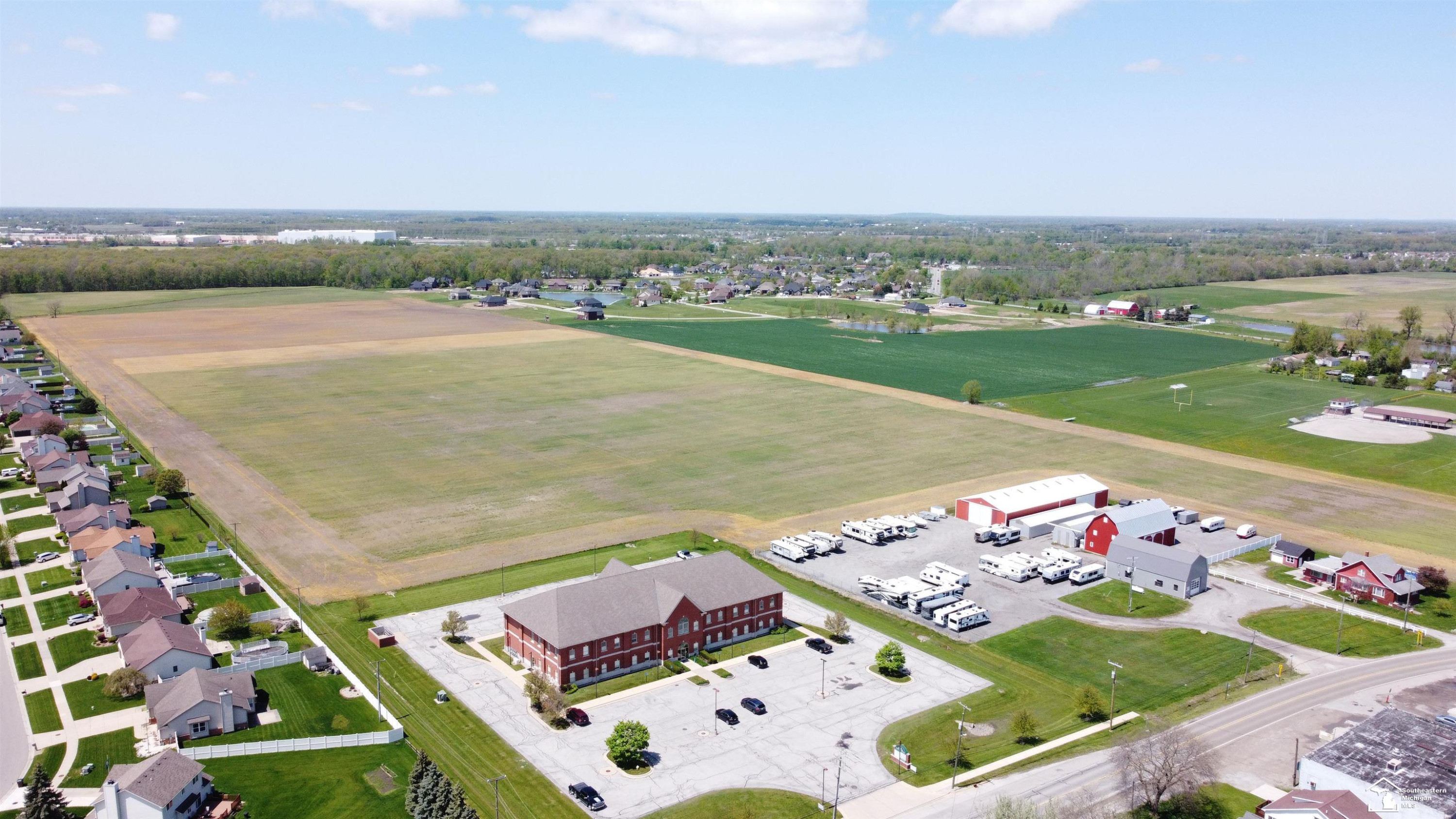 7825 N Dixie Highway, Unit 305, Newport, MI 48166