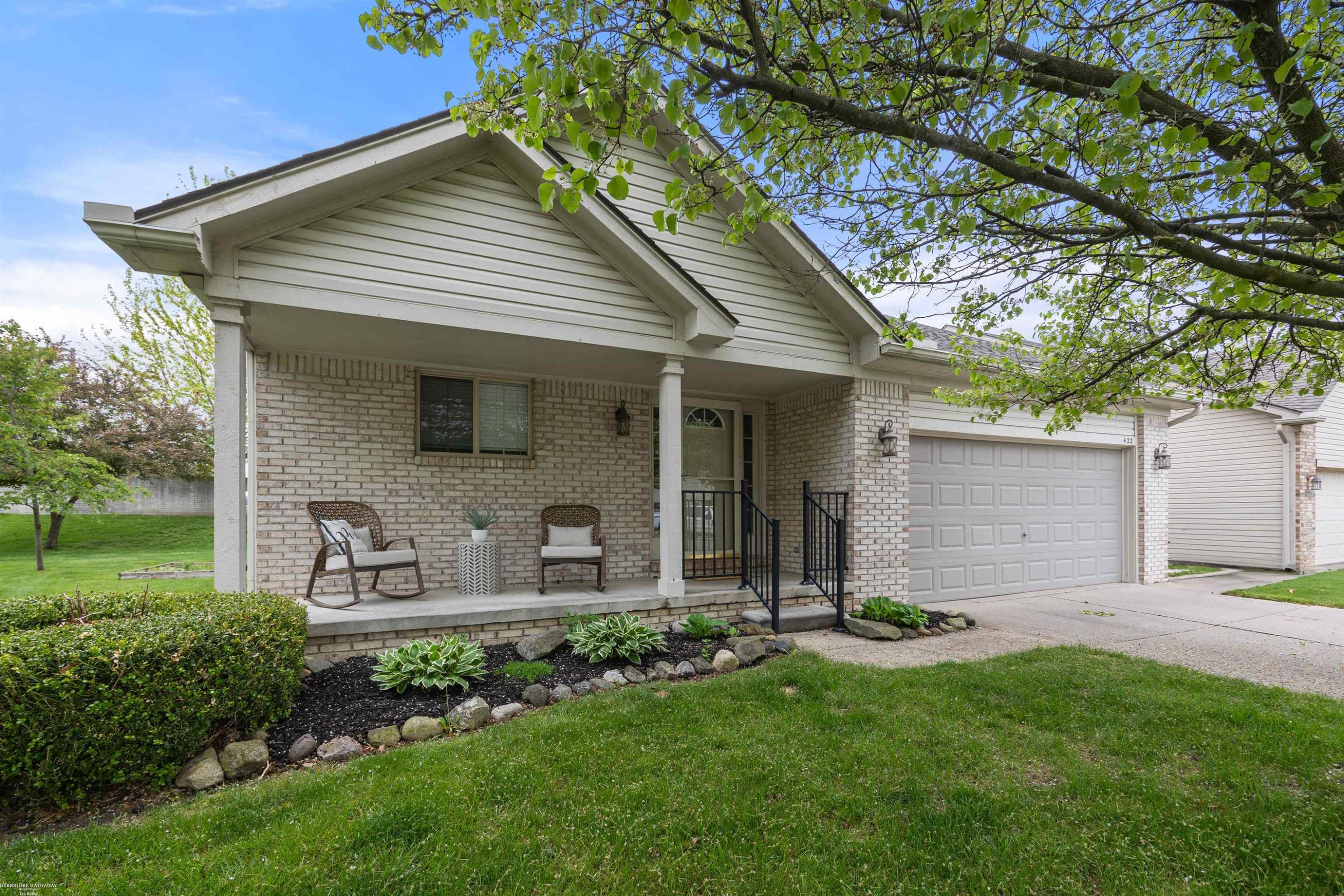 422 Converse Court, Lake Orion, MI 48362 — front exterior