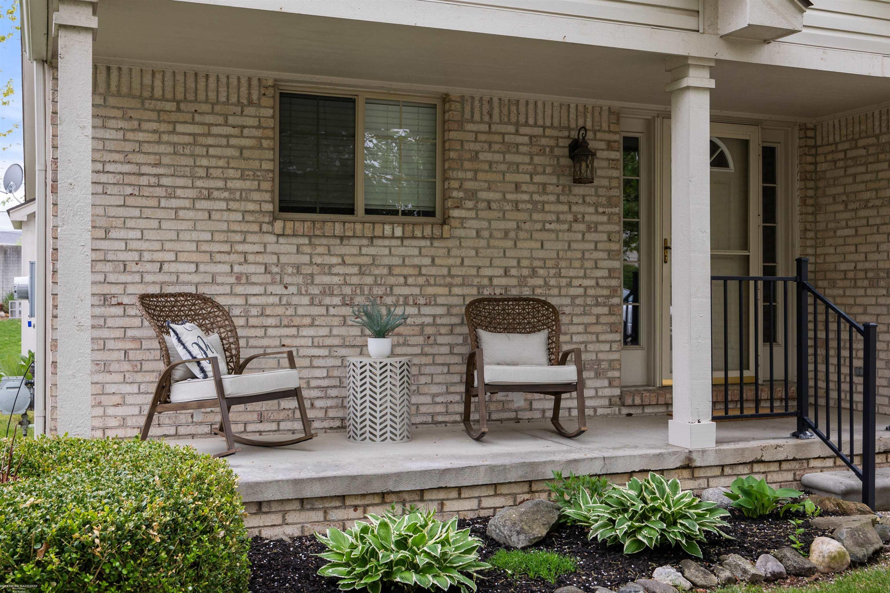 422 Converse Court, Lake Orion, MI 48362 — Photo 3