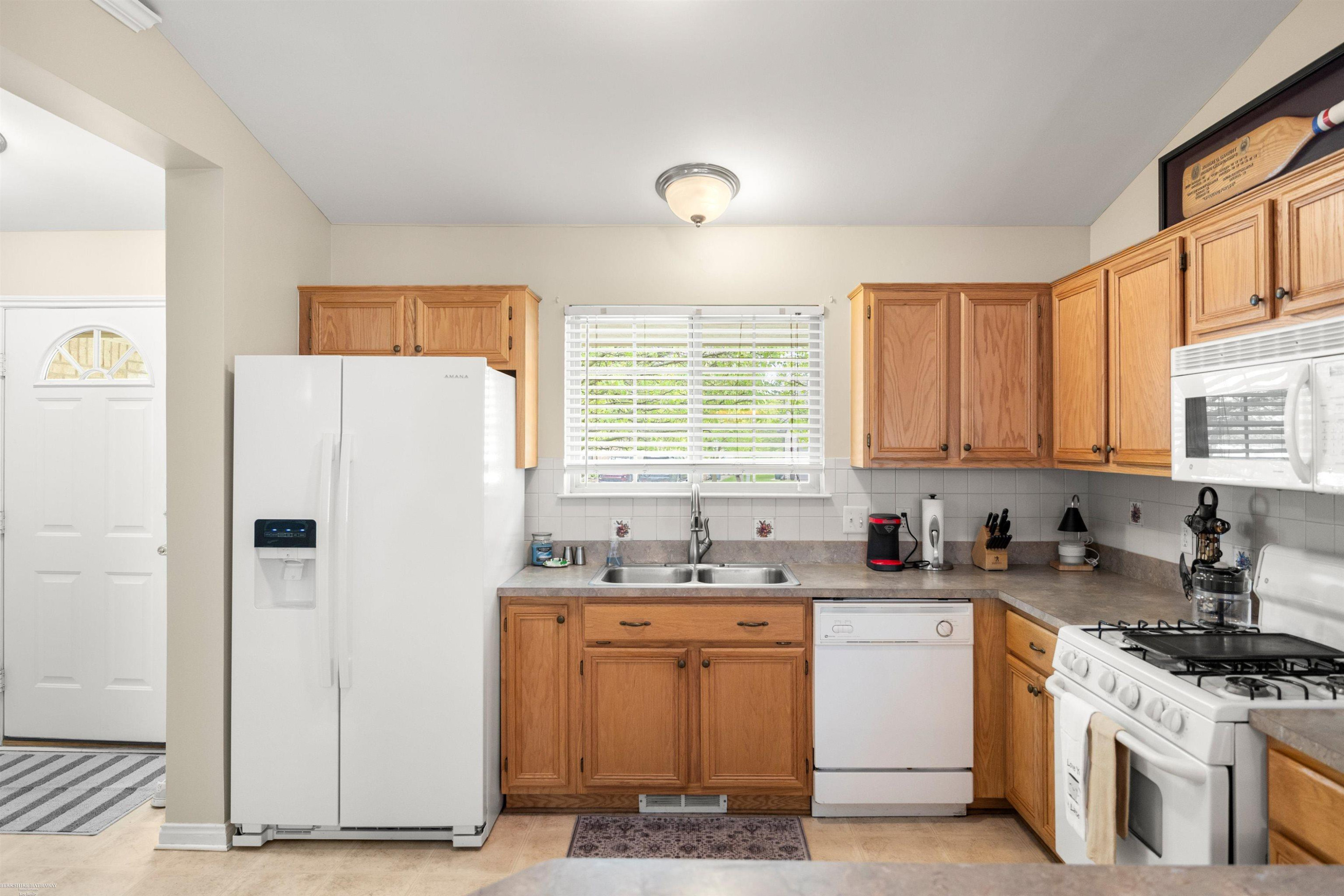 422 Converse Court, Lake Orion, MI 48362 — Photo 13