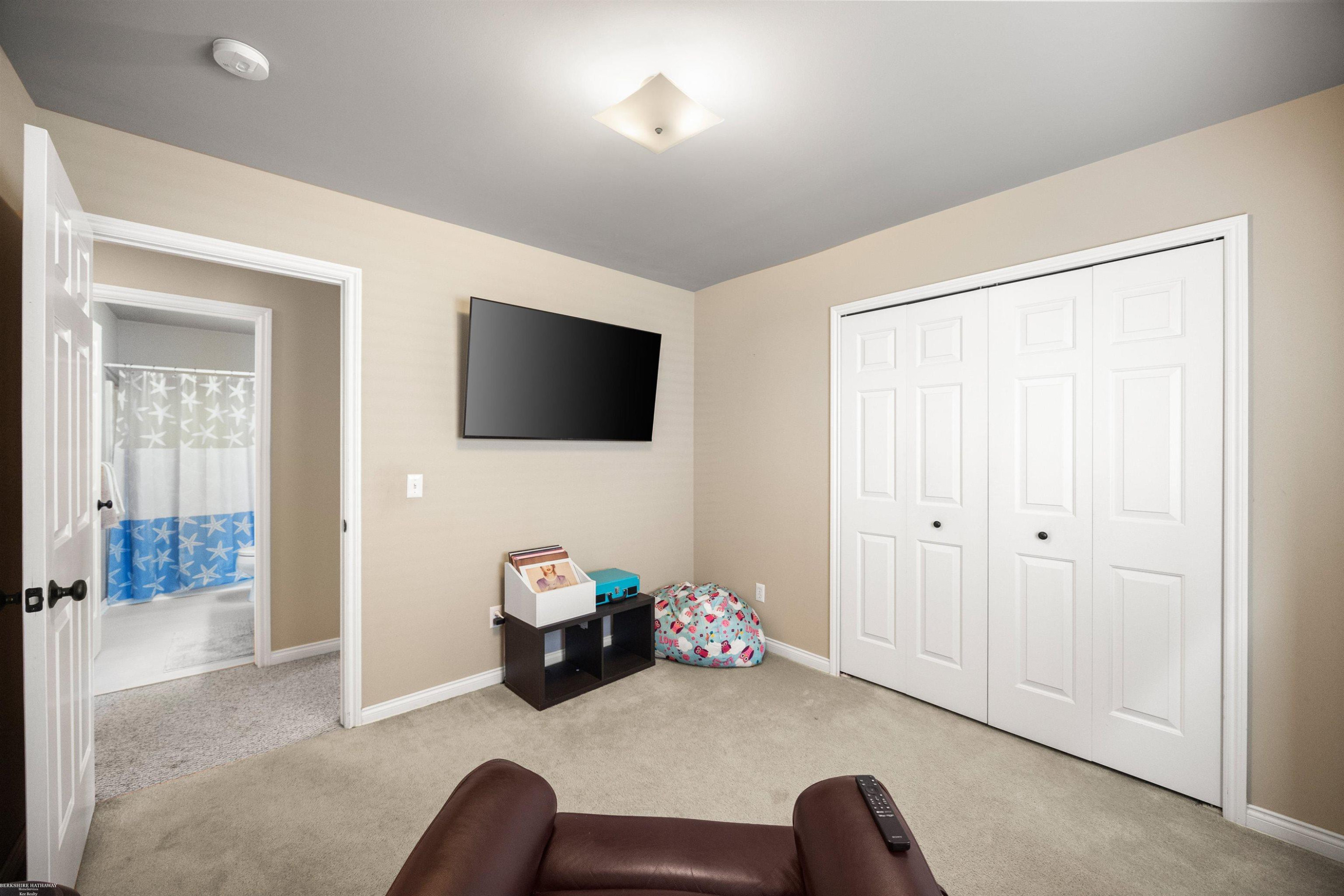 422 Converse Court, Lake Orion, MI 48362 — Photo 17