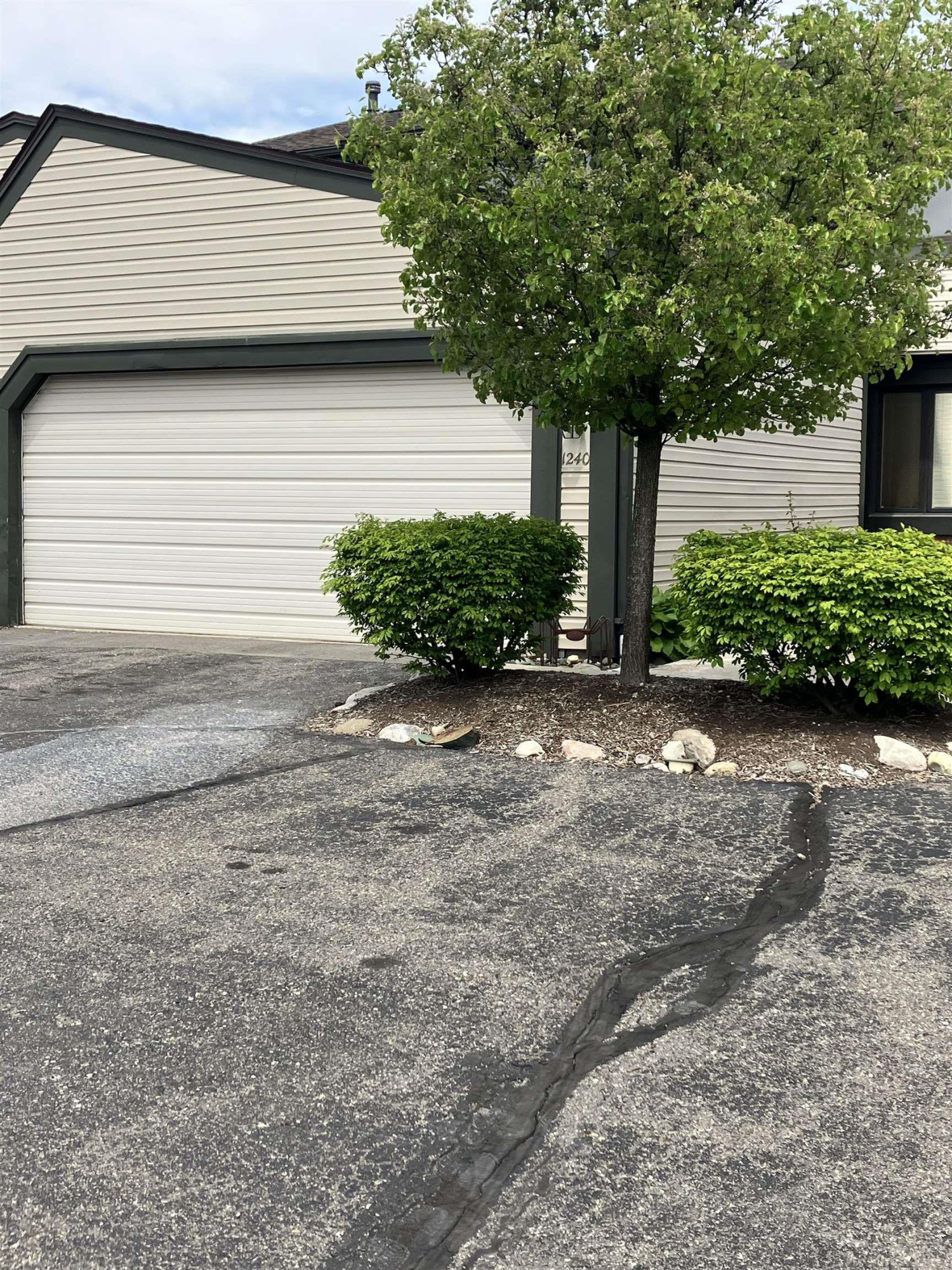 1240 Charleston Court, Northville, MI 48167 — Photo 2