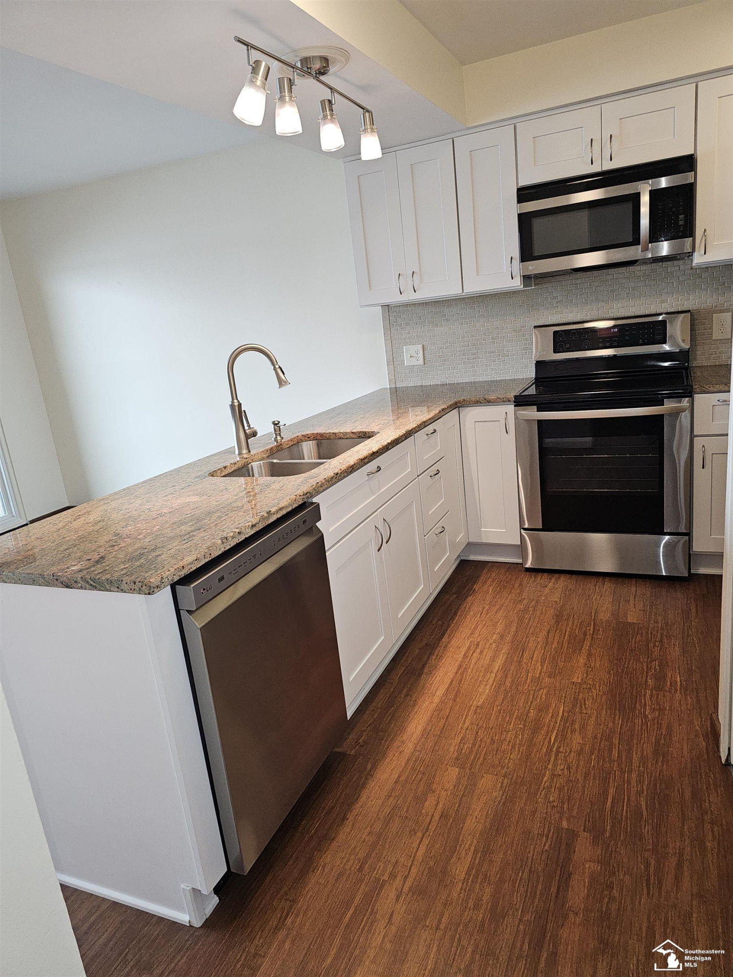 869 Cliffs Drive, 204 B, Ypsilanti, MI 48198 — Photo 13