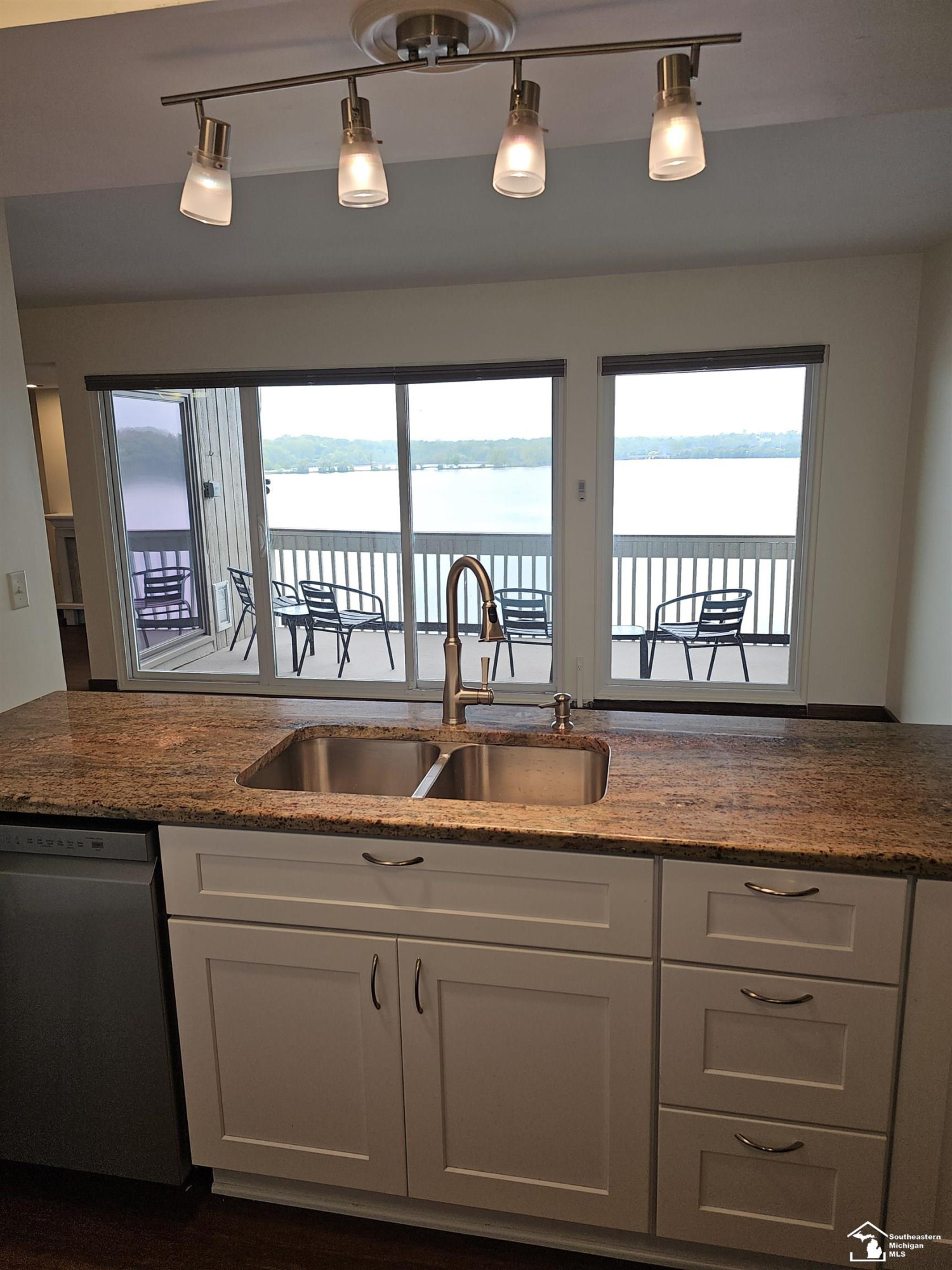 869 Cliffs Drive, 204 B, Ypsilanti, MI 48198 — Photo 18