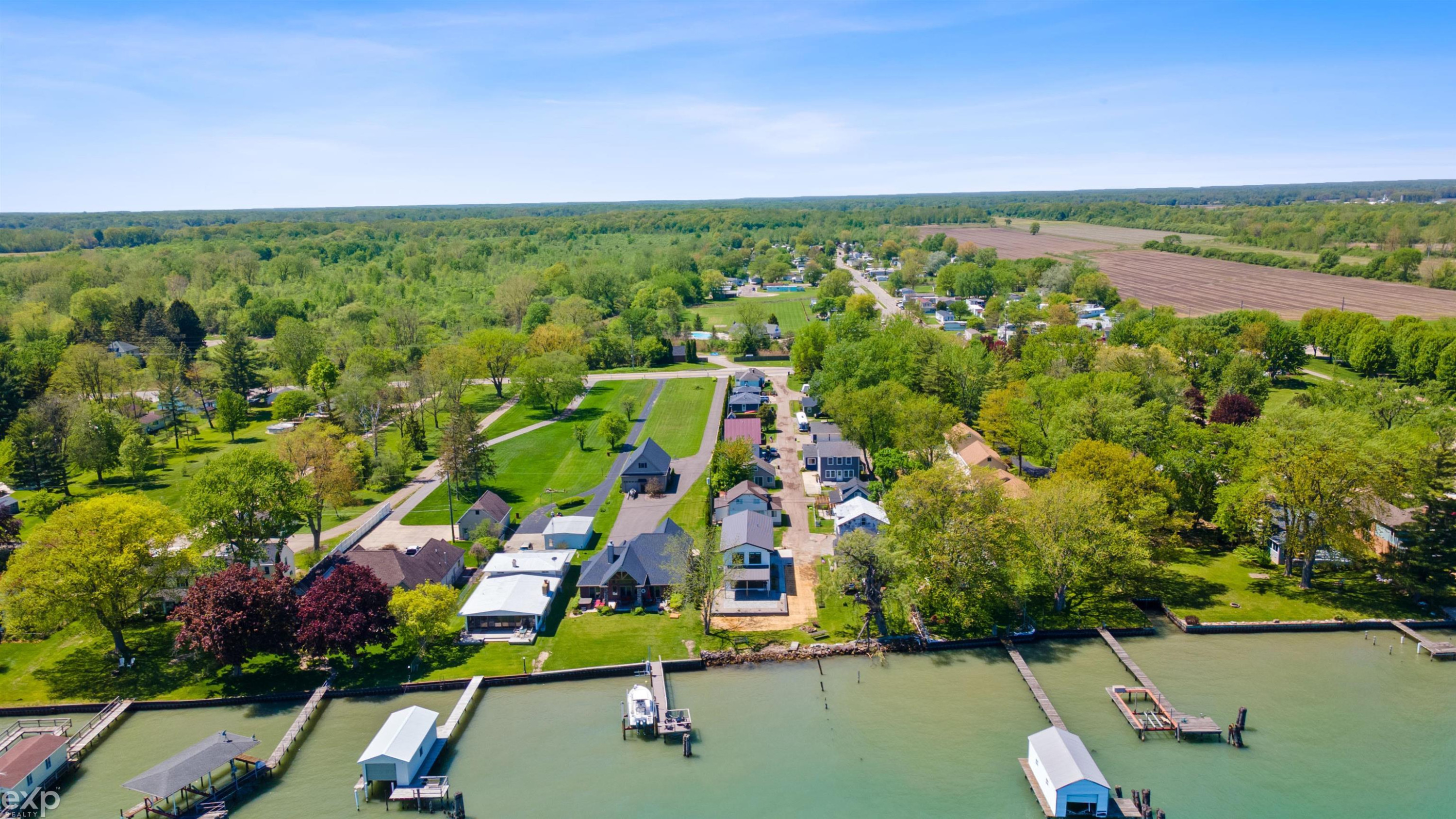 295 Martindale Court, MI — Photo 44