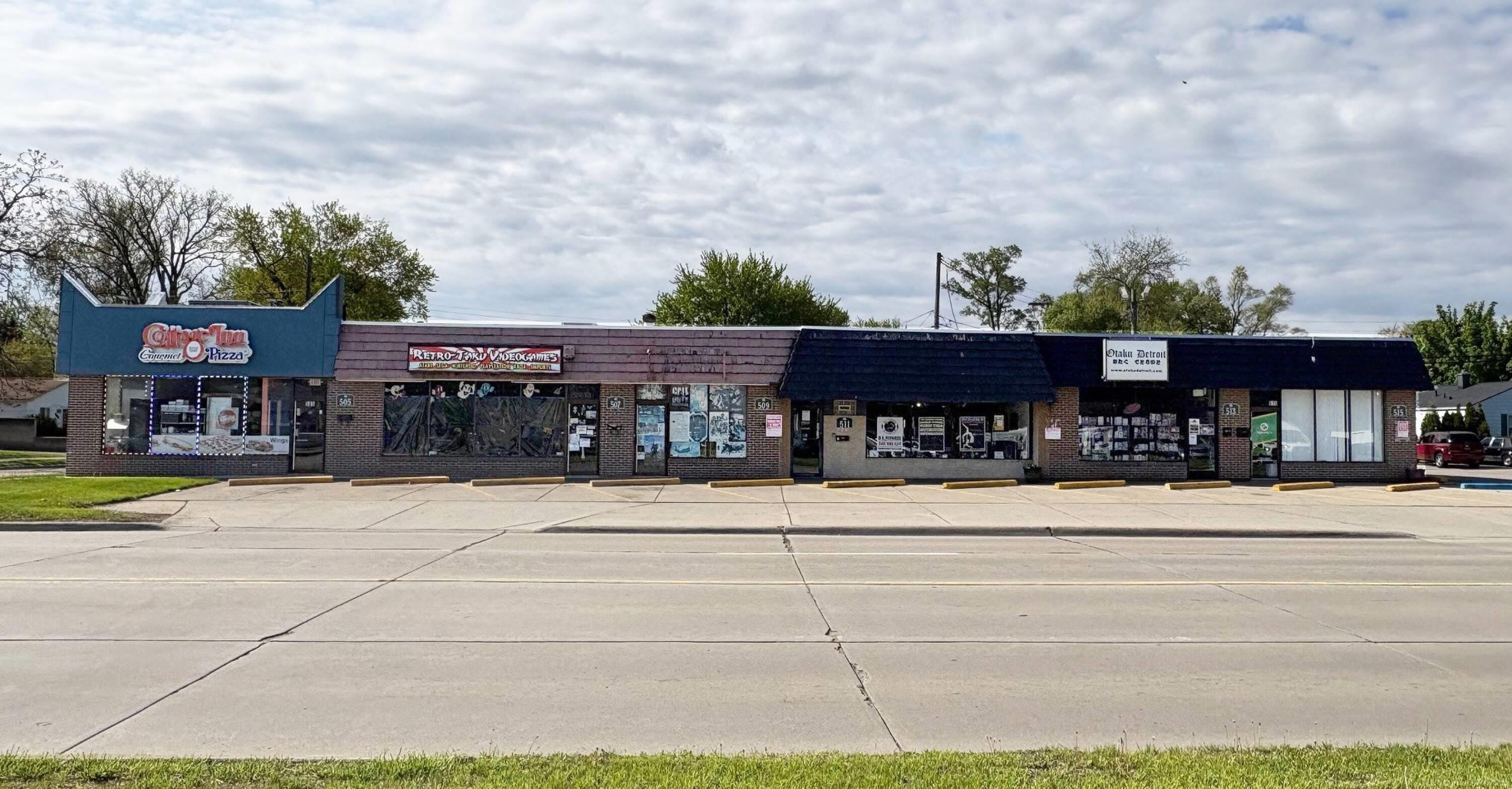 513-515 W 11 Mile Road, MI 48071