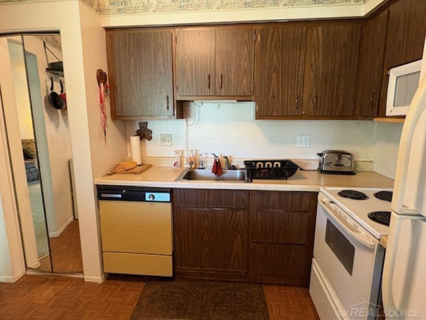 7355 Woodview Dr. 1 Street, Bldg 5 unit 59, Westland, MI — Photo 5