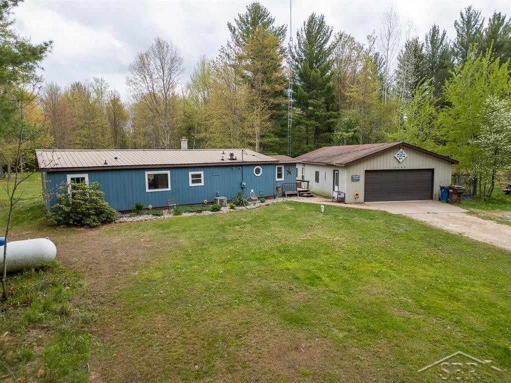 5332 N Alamando Road, Coleman, MI 48618 — front exterior