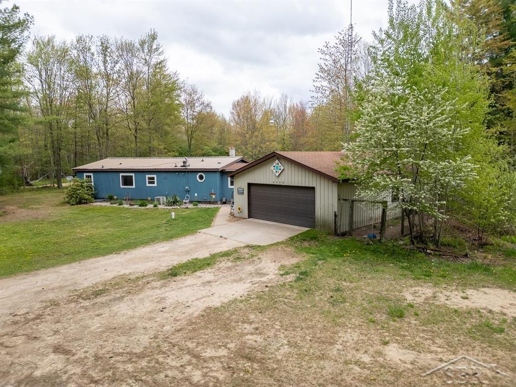 5332 N Alamando Road, Coleman, MI 48618 — Photo 3