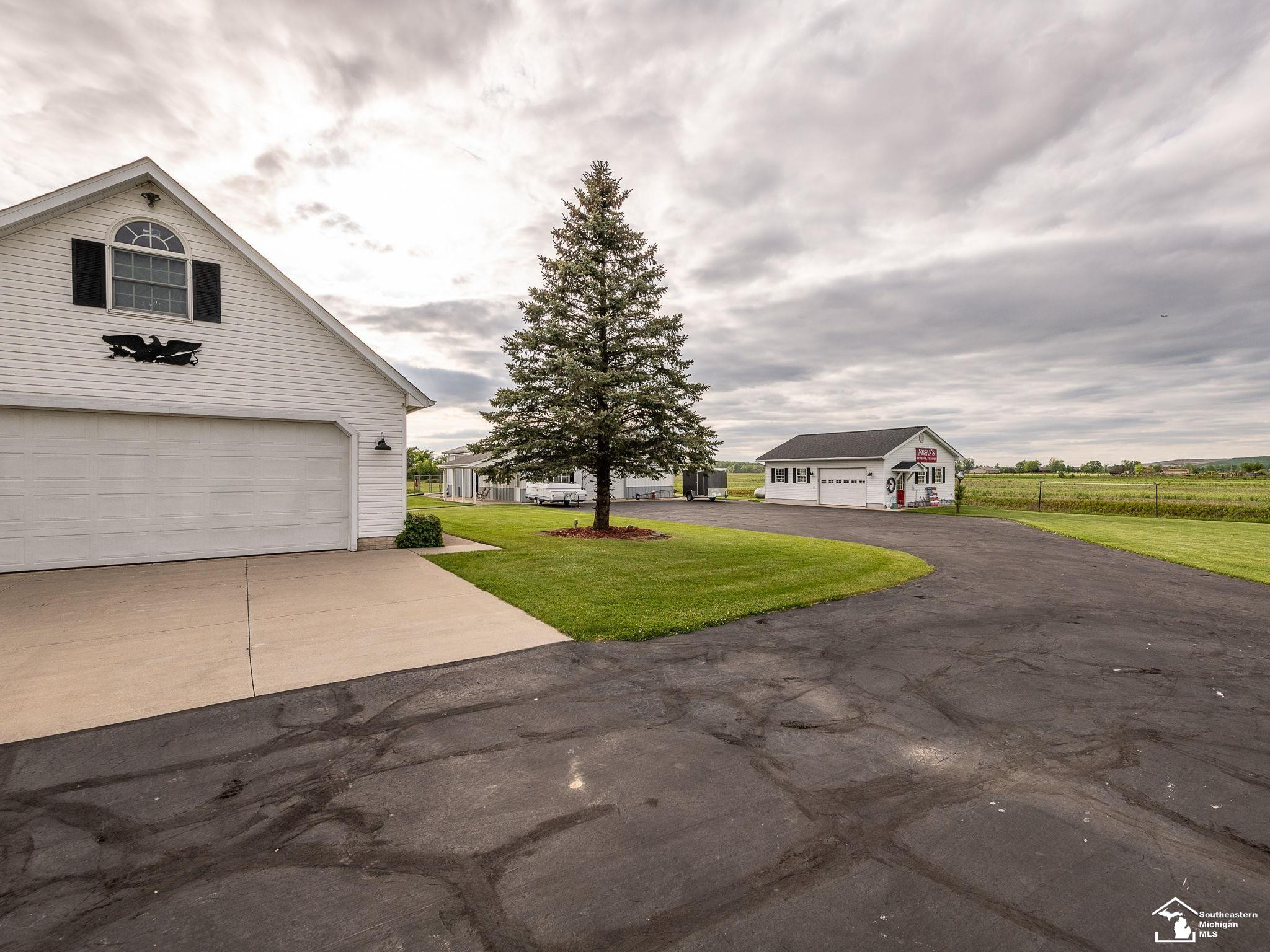 12667 Exeter Road, Carleton, MI 48117 — Photo 48