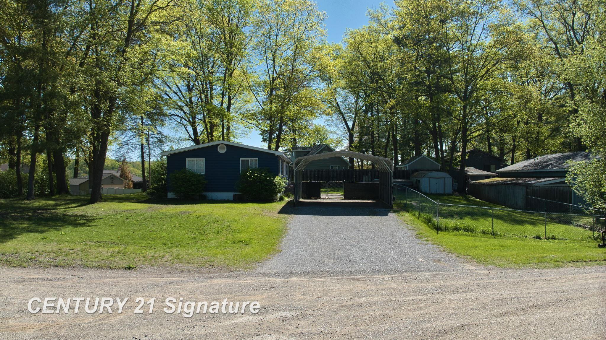 551 W Donald Drive, Sanford, MI 48657 — Photo 2