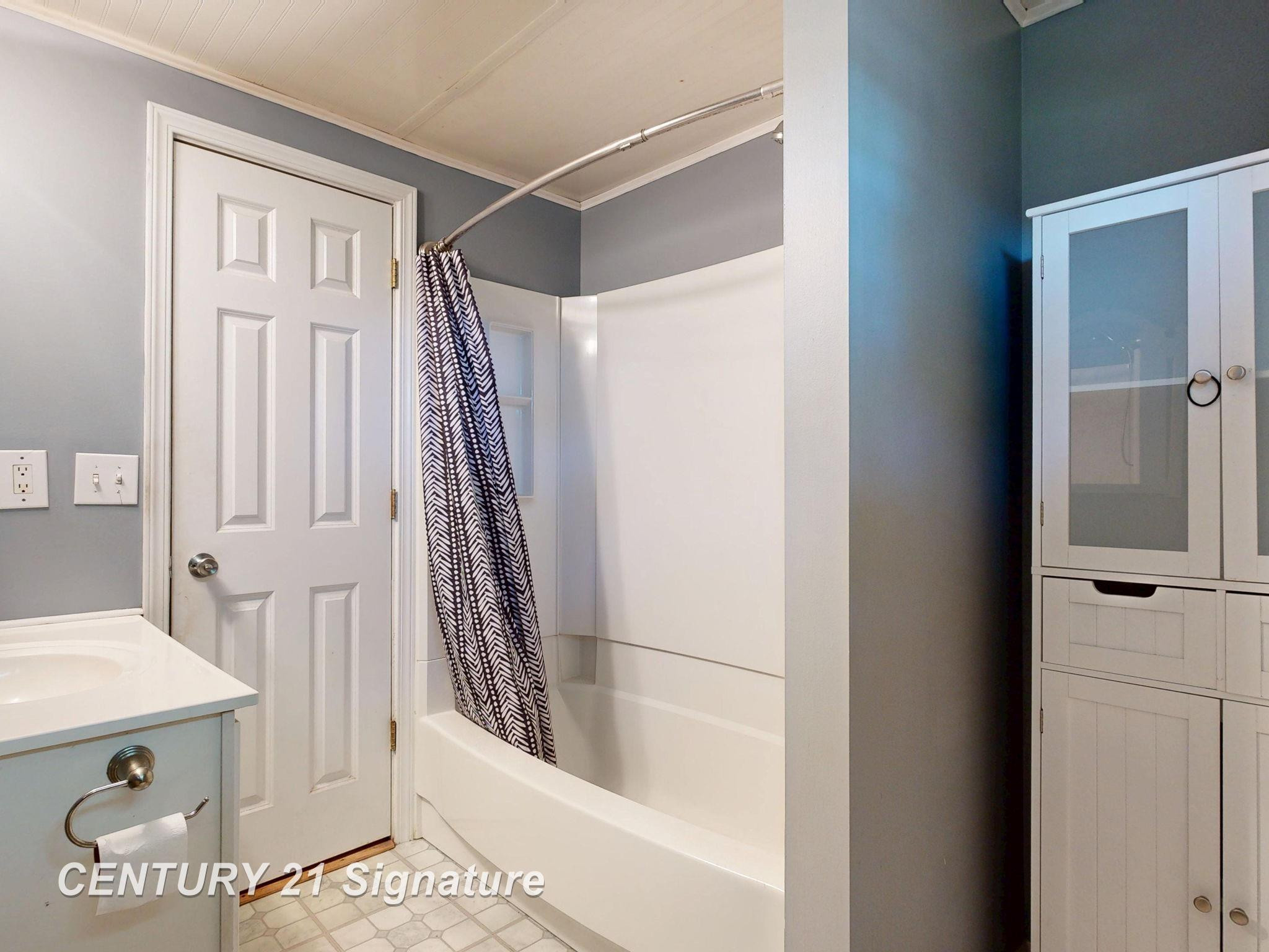 551 W Donald Drive, Sanford, MI 48657 — Photo 38