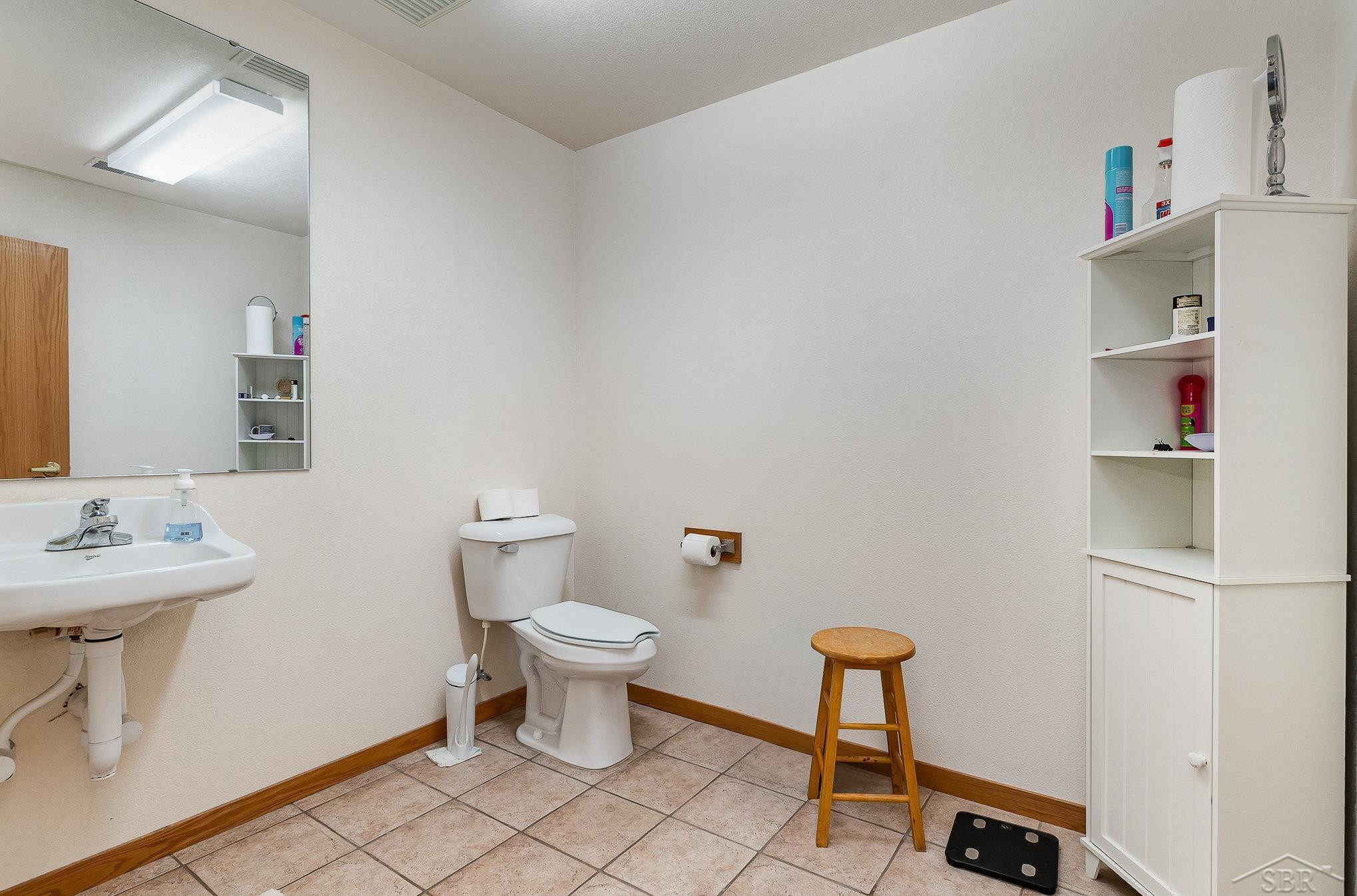 635 N Center Road, Saginaw, MI 48638 — Photo 17