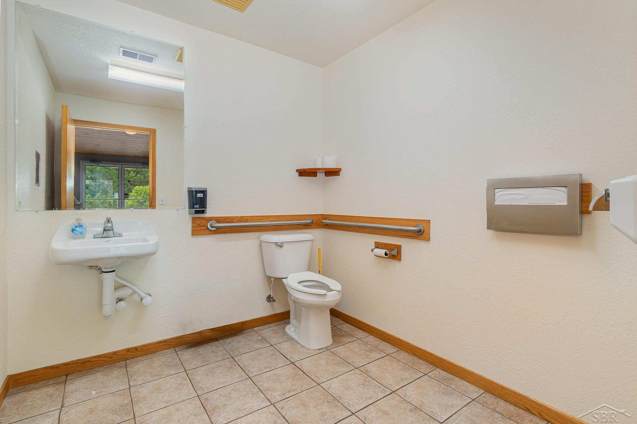 635 N Center Road, Saginaw, MI 48638 — Photo 21
