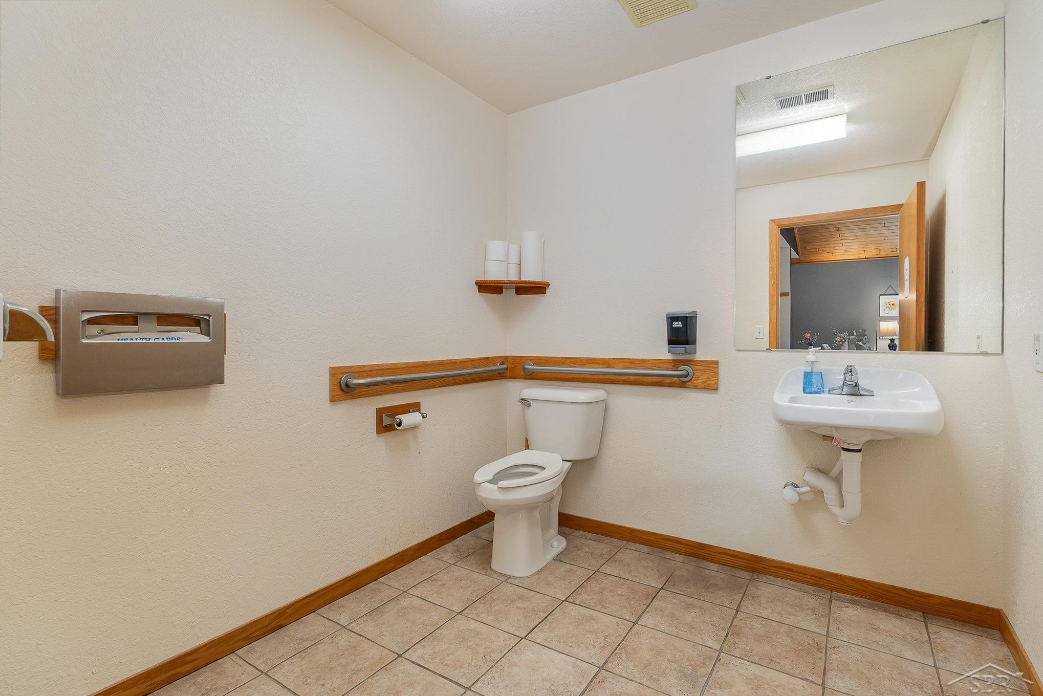635 N Center Road, Saginaw, MI 48638 — Photo 22